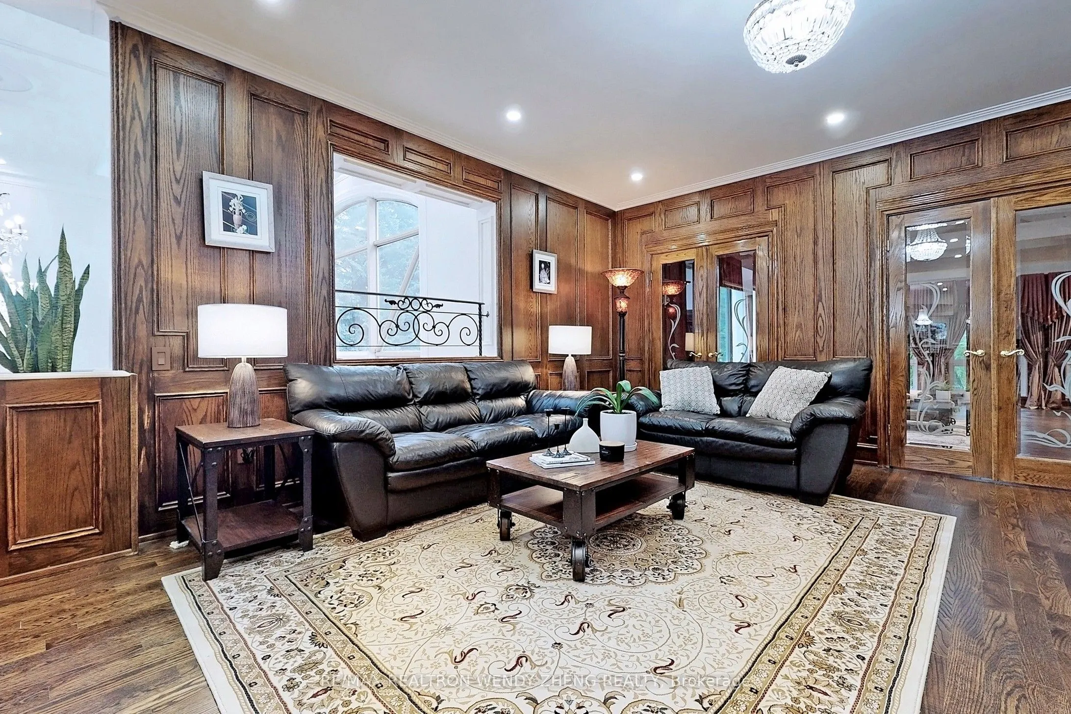 305 Woodland Acres Crescent