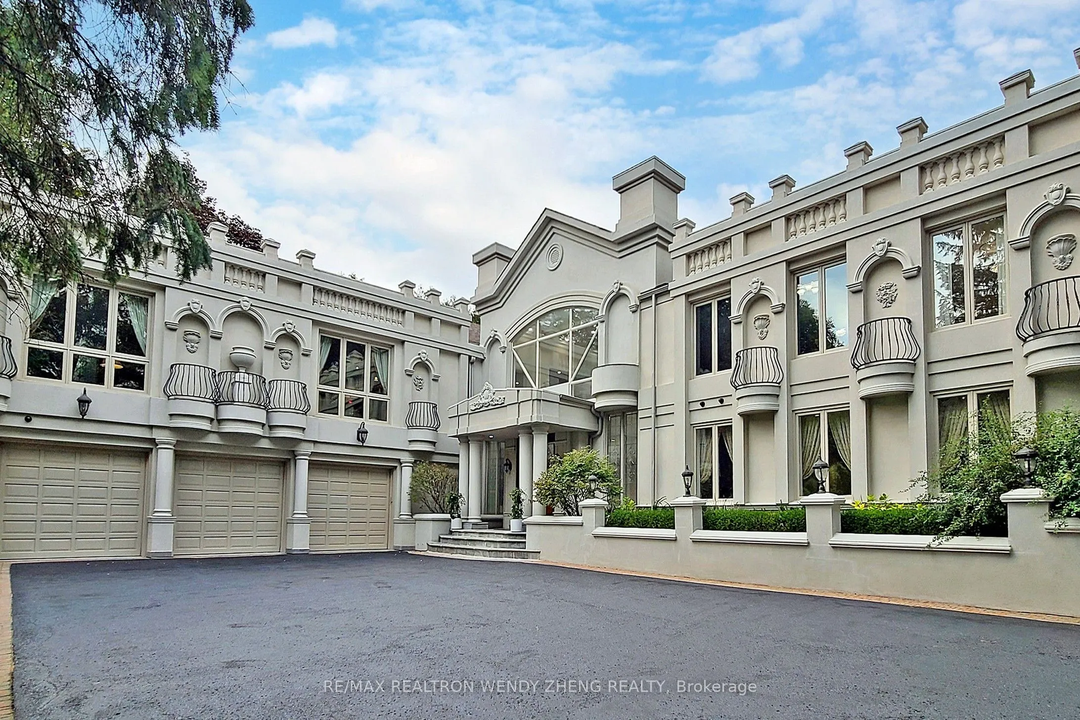 305 Woodland Acres Crescent