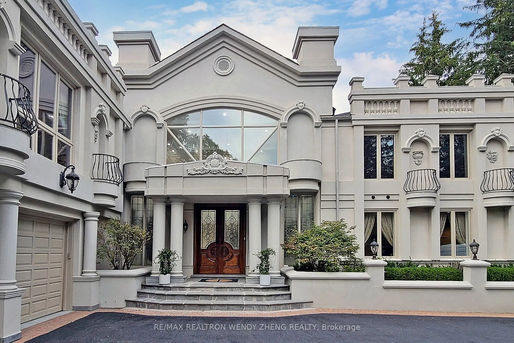 305 Woodland Acres Crescent
