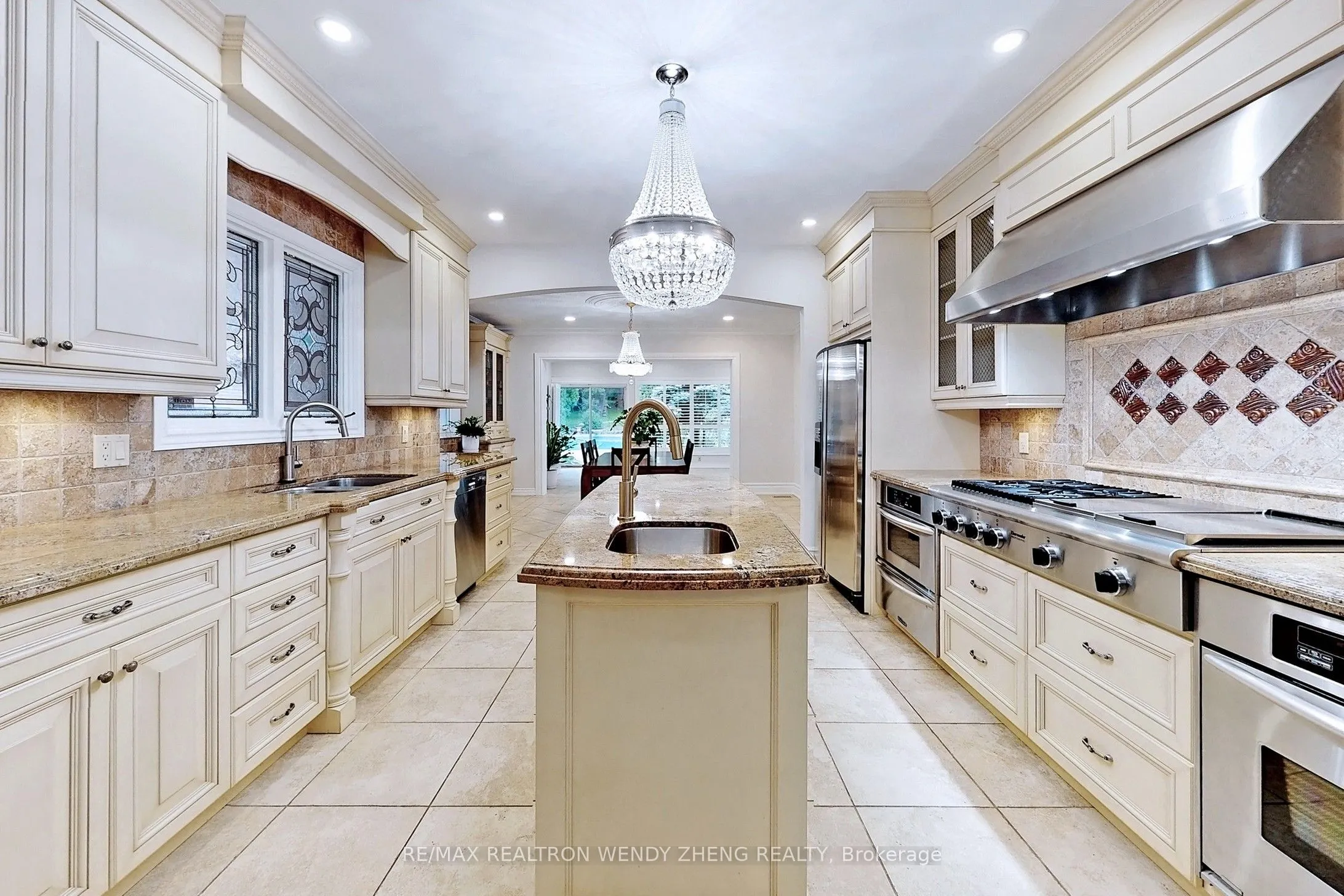 305 Woodland Acres Crescent