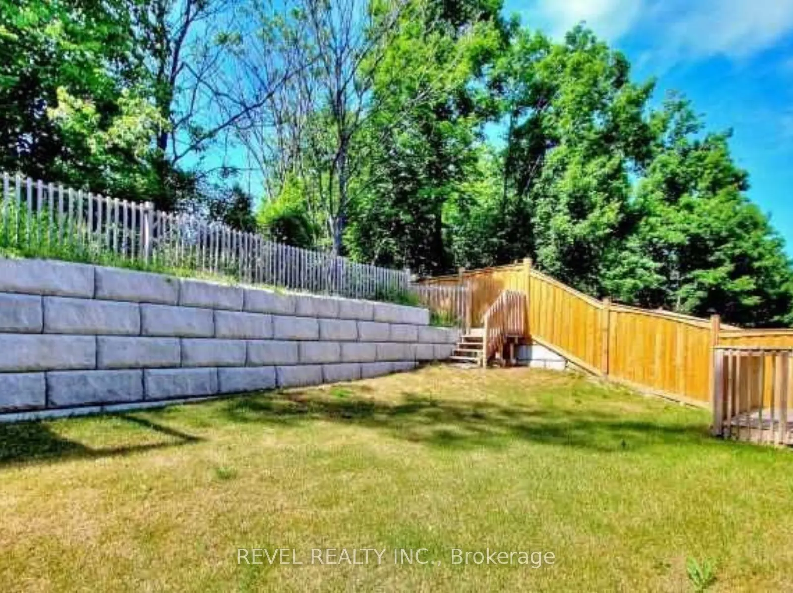 1254 Leslie Drive