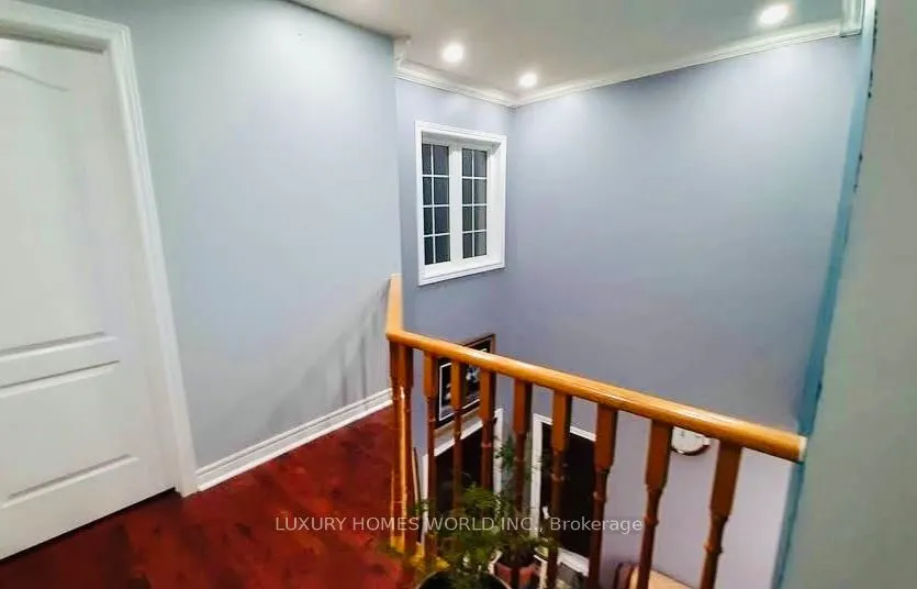 18 Sandham Crescent