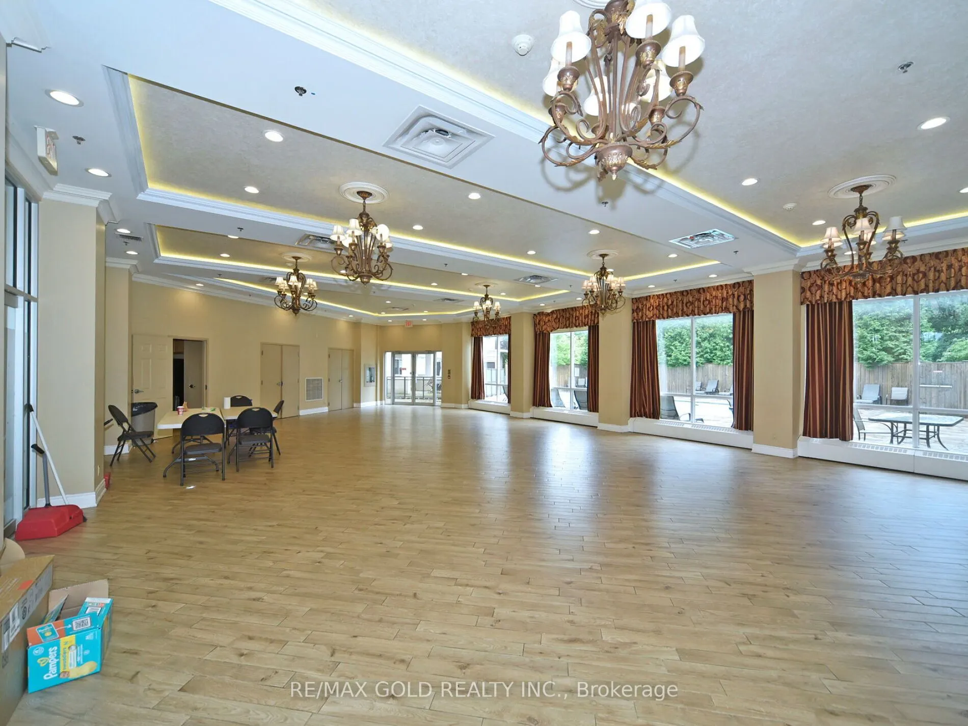 2 Maison Parc Court, #404
