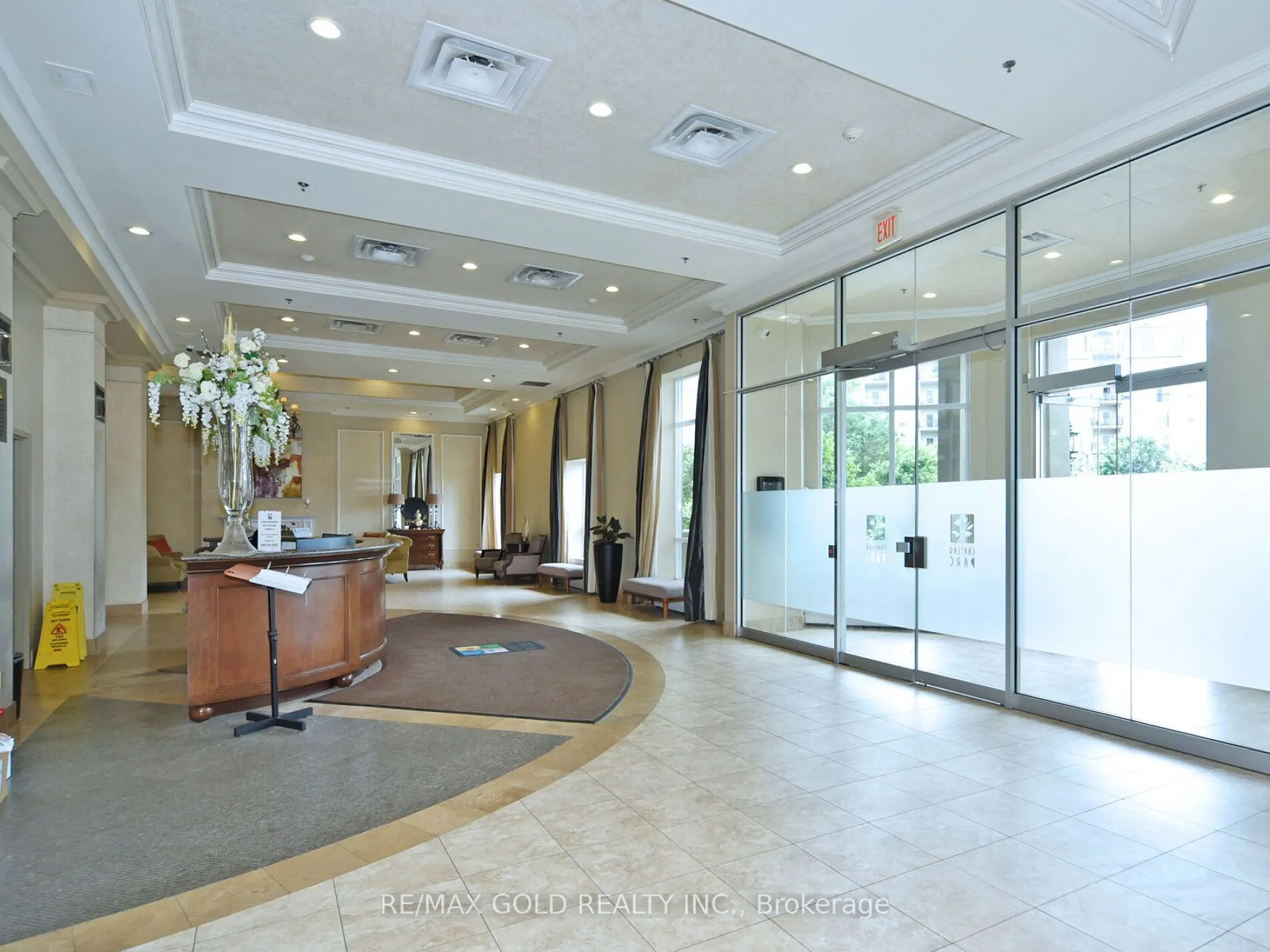2 Maison Parc Court, #404