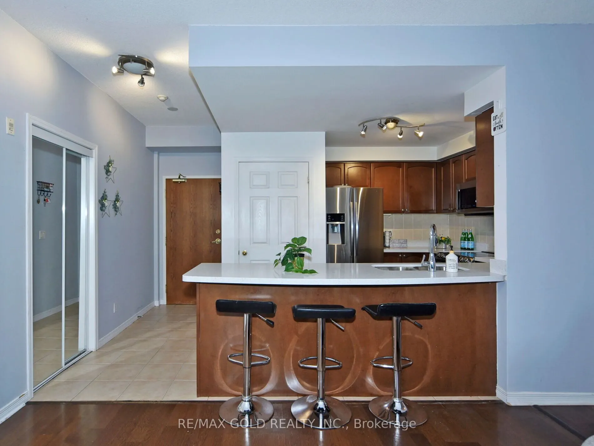 2 Maison Parc Court, #404