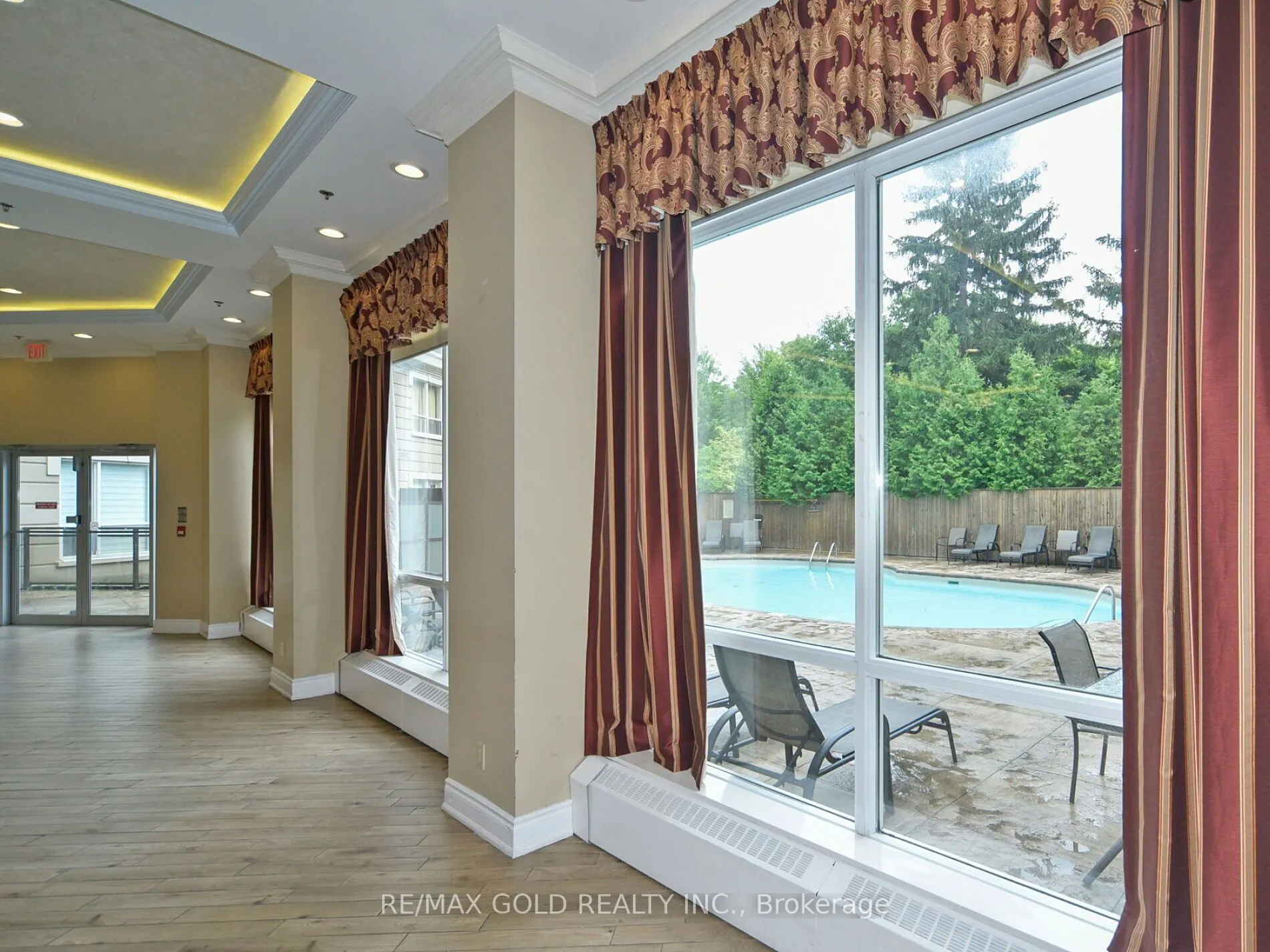 2 Maison Parc Court, #404