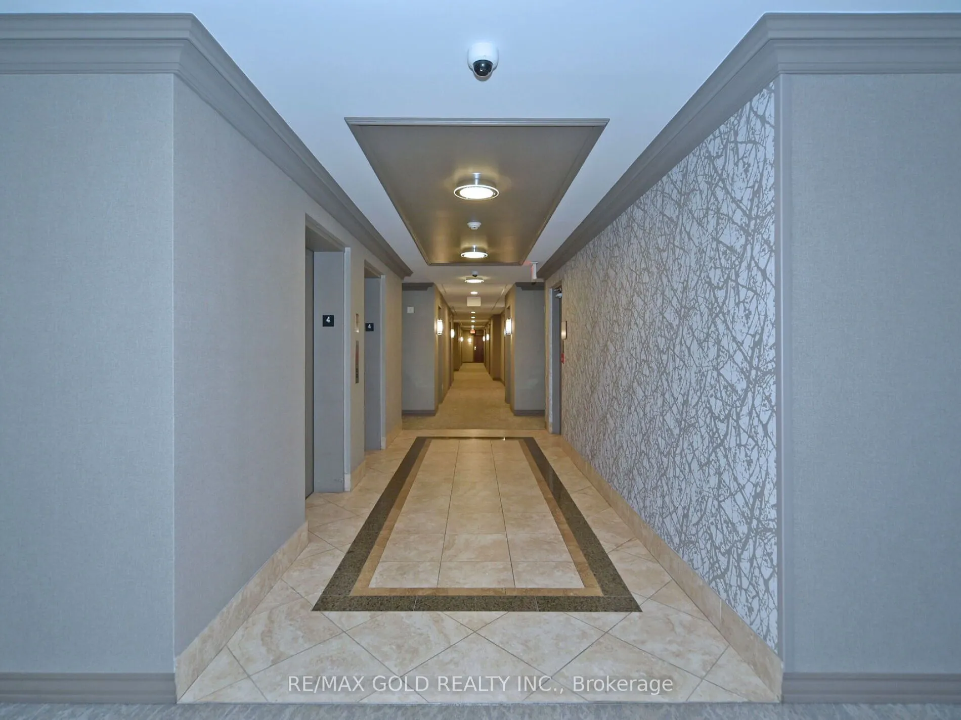 2 Maison Parc Court, #404