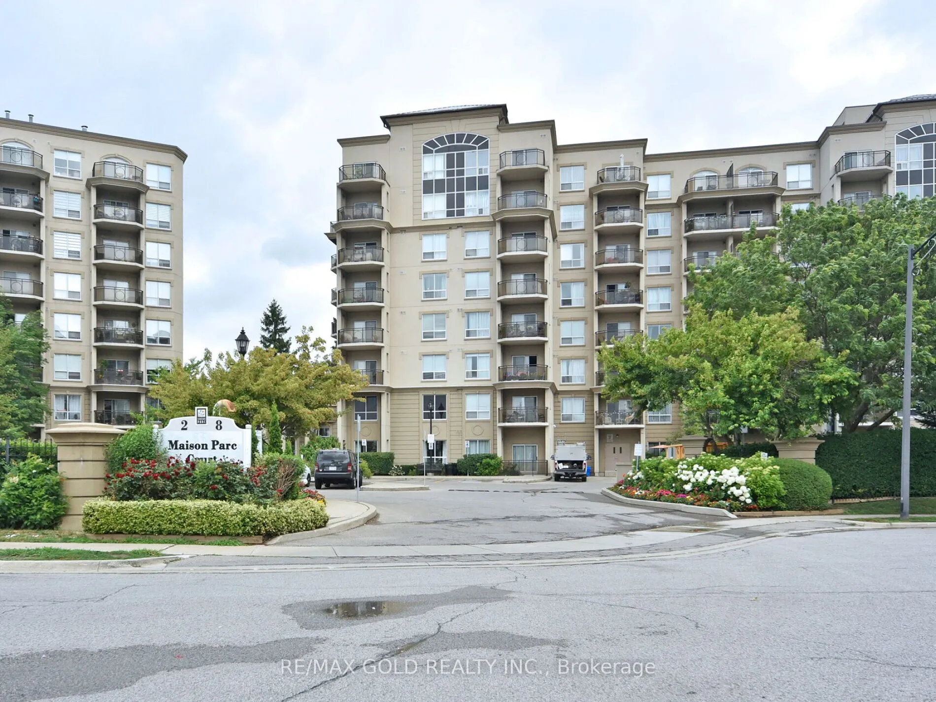 2 Maison Parc Court, #404