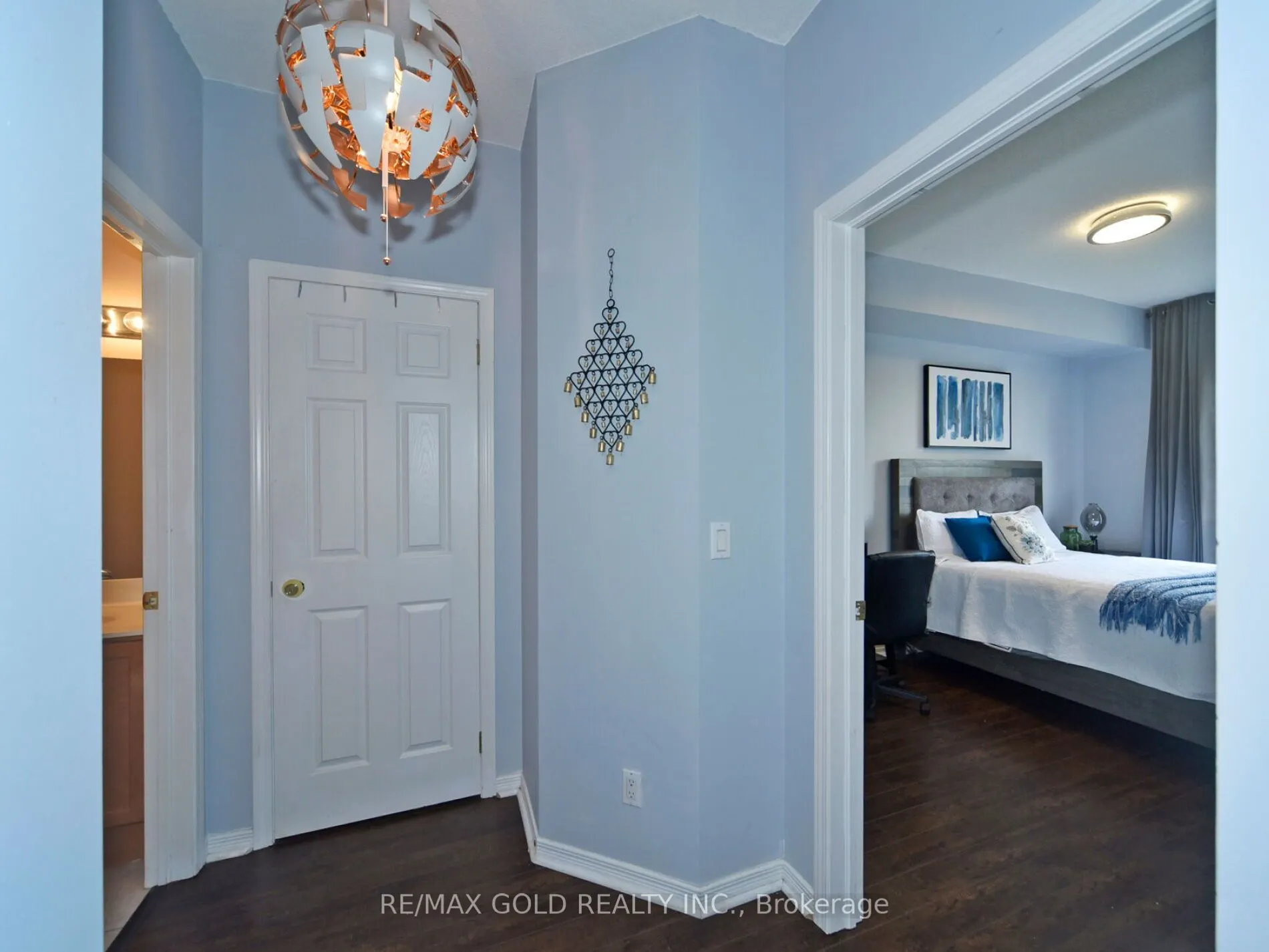 2 Maison Parc Court, #404