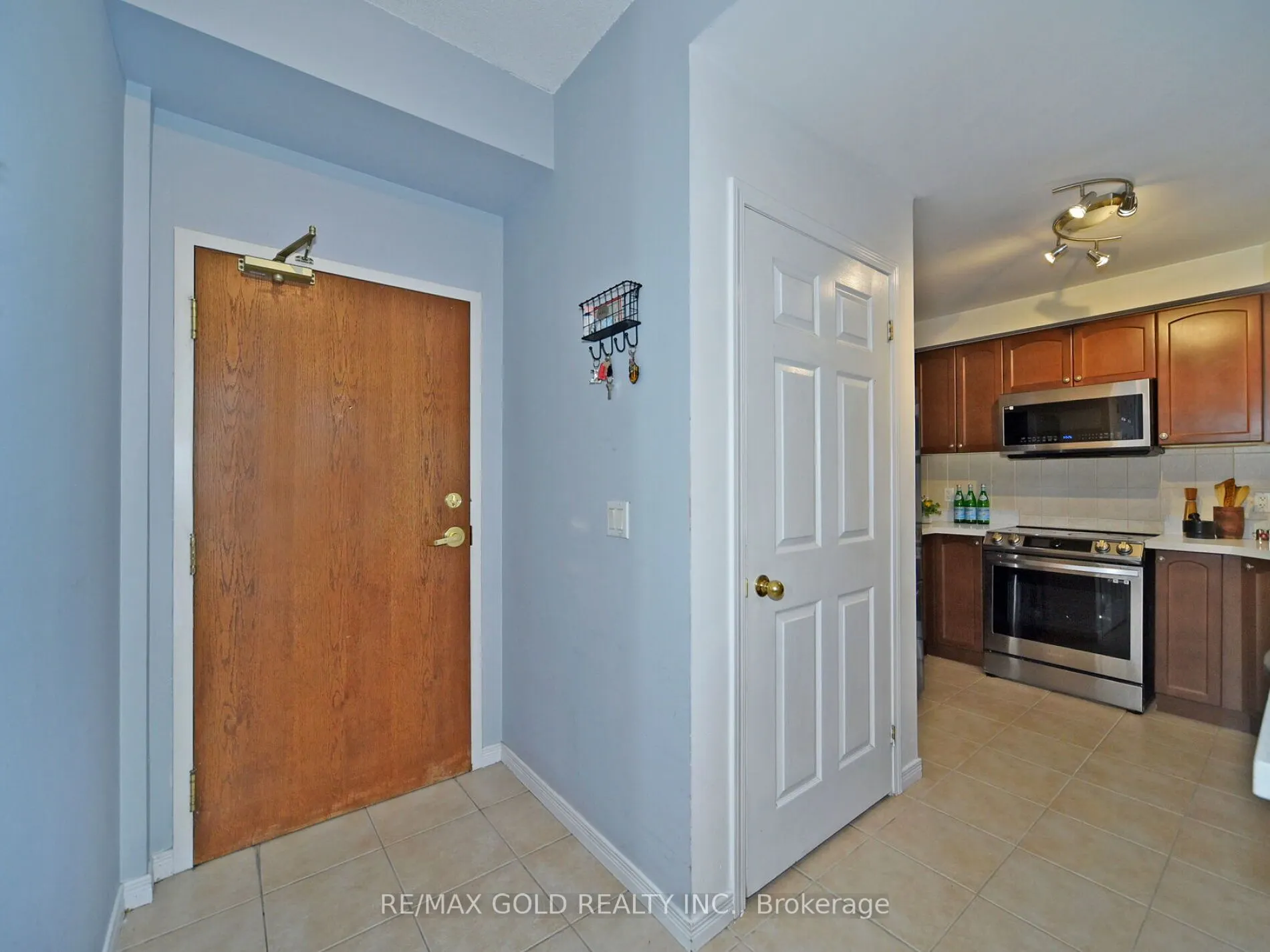 2 Maison Parc Court, #404
