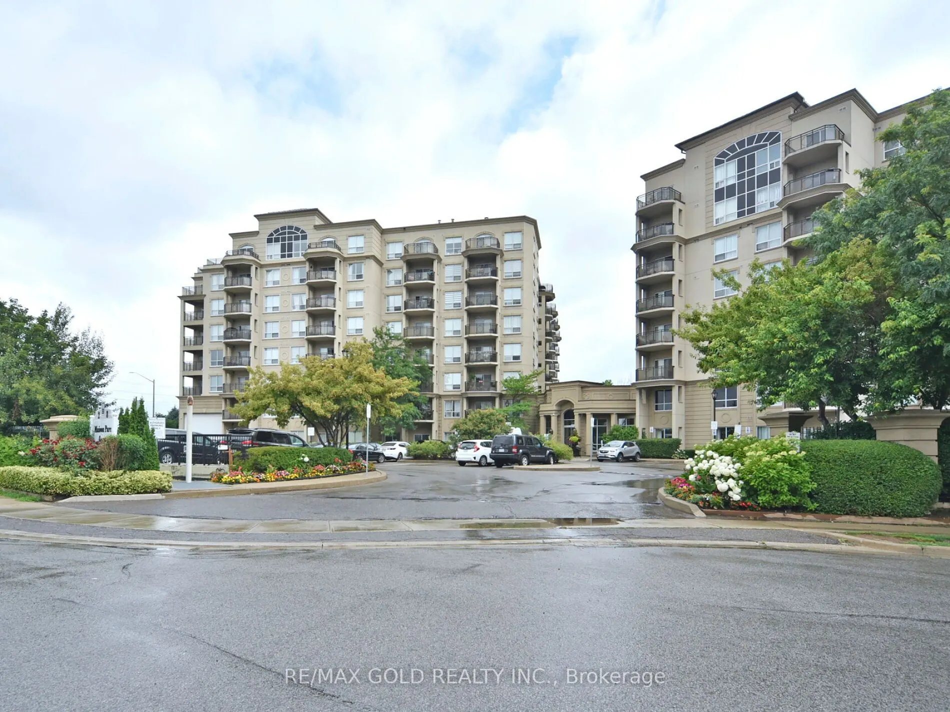 2 Maison Parc Court, #404