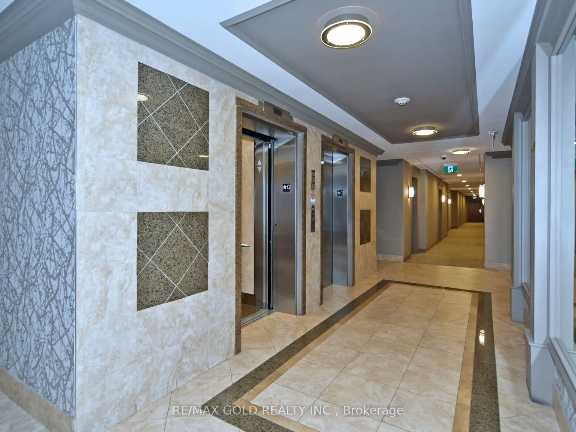 2 Maison Parc Court, #404