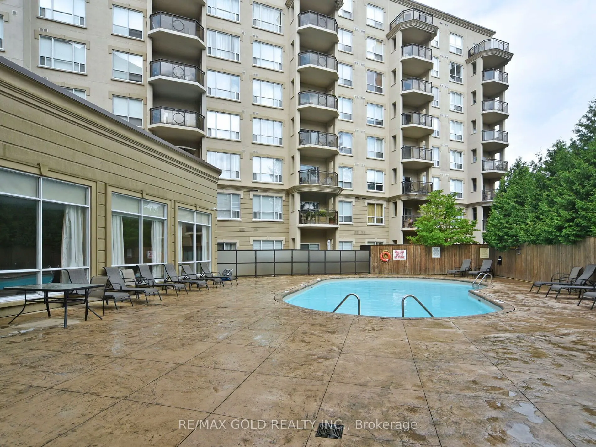 2 Maison Parc Court, #404
