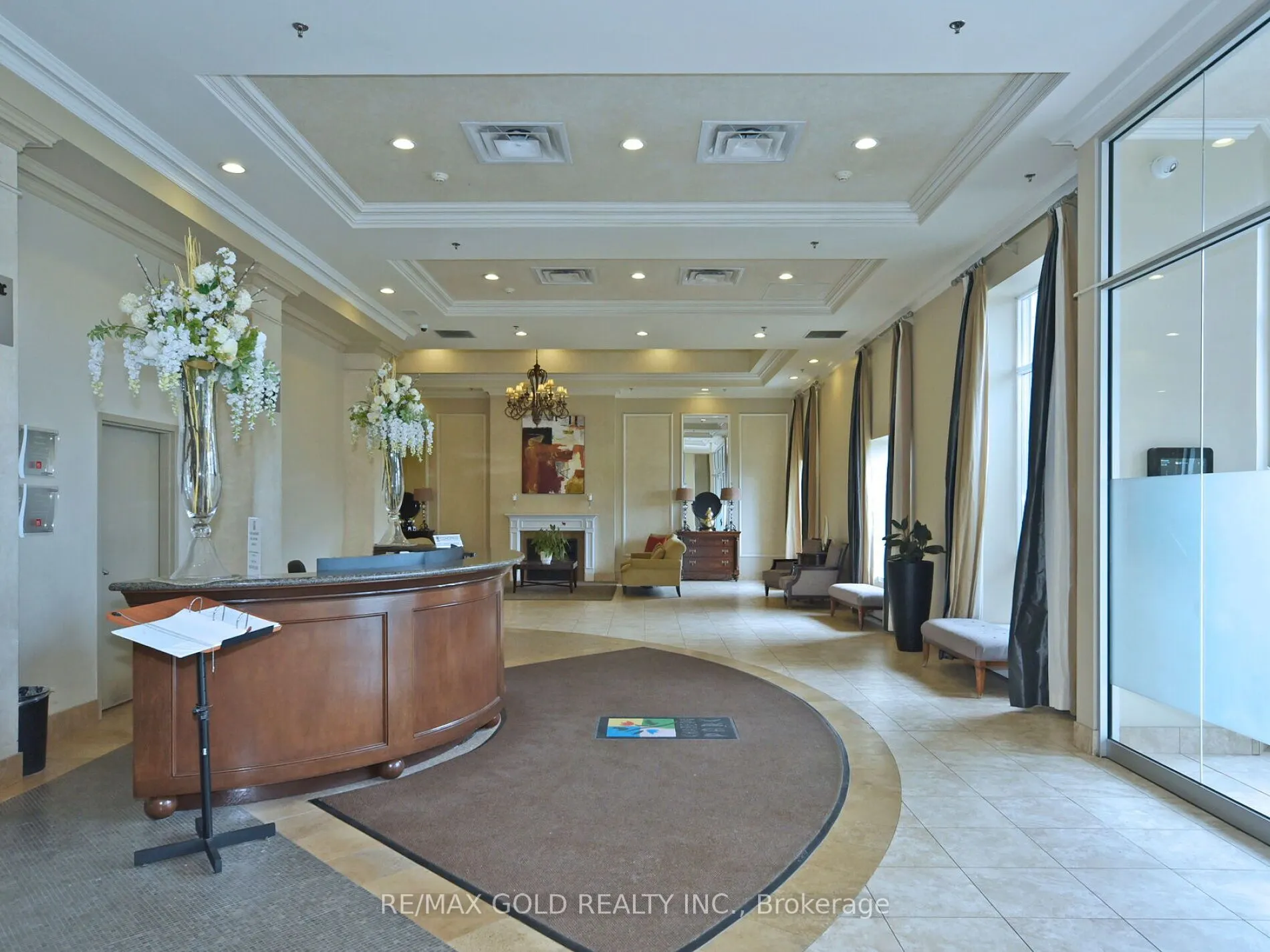 2 Maison Parc Court, #404