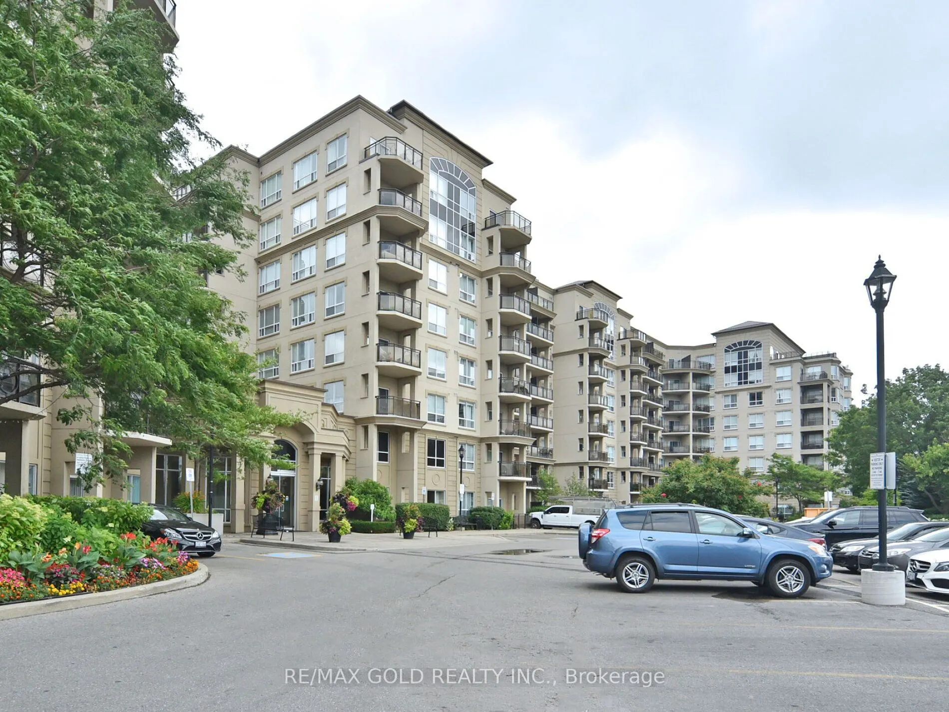 2 Maison Parc Court, #404
