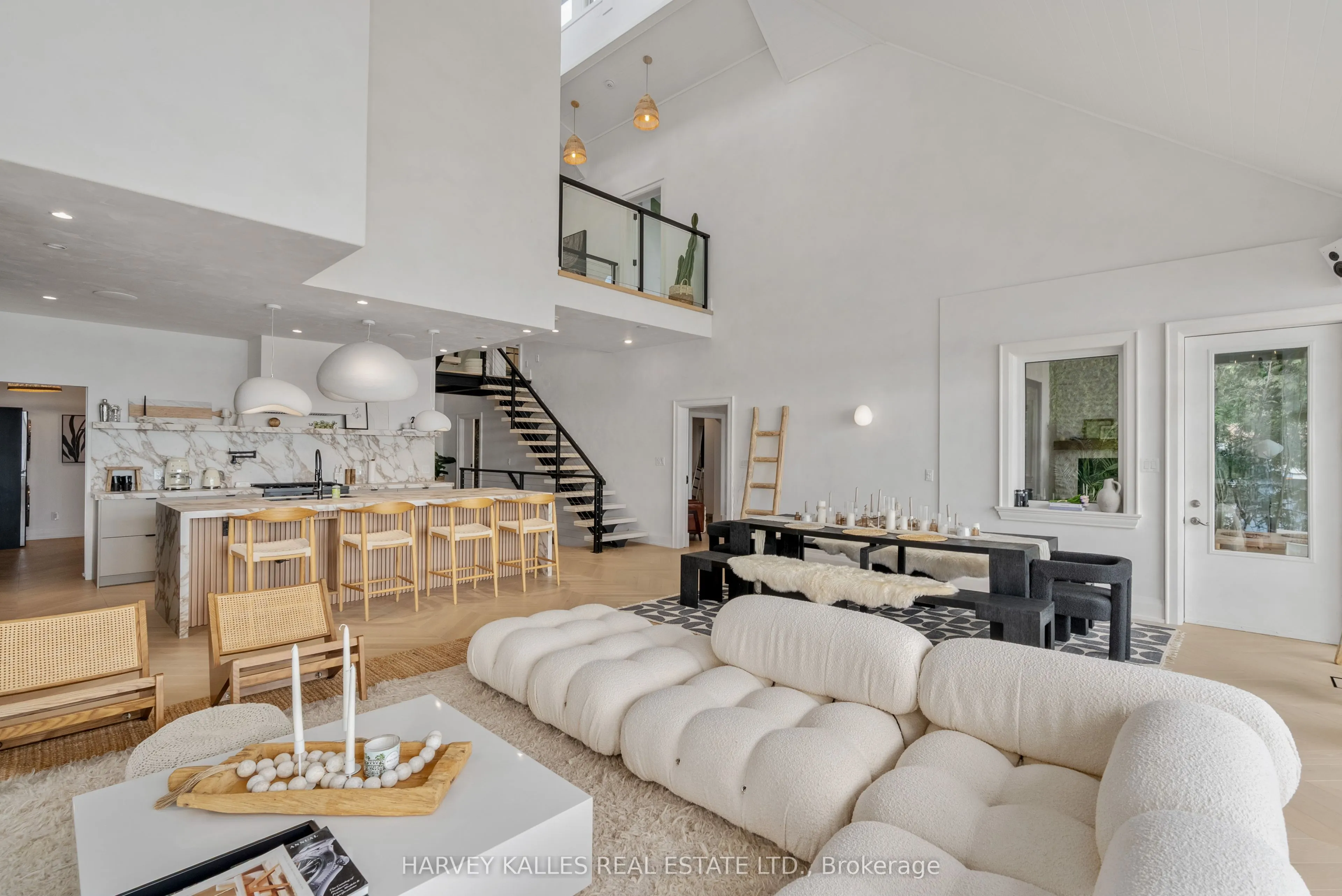 3421 Crescent Harbour Road