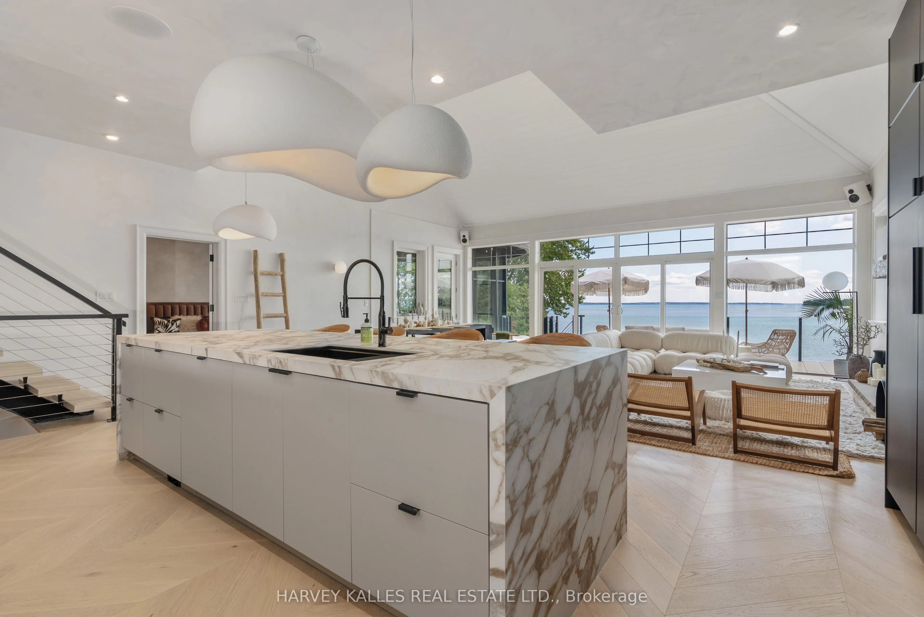3421 Crescent Harbour Road