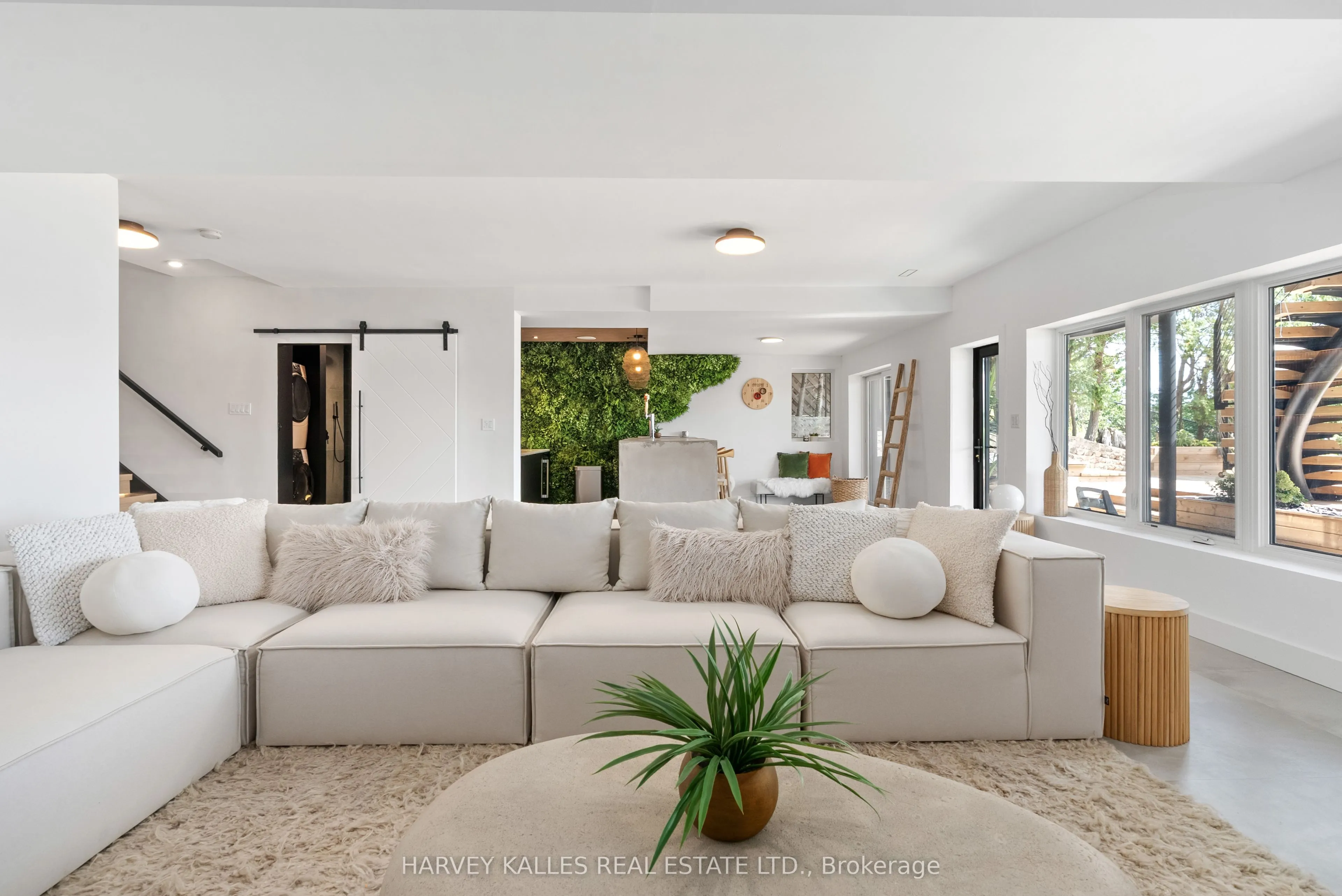 3421 Crescent Harbour Road