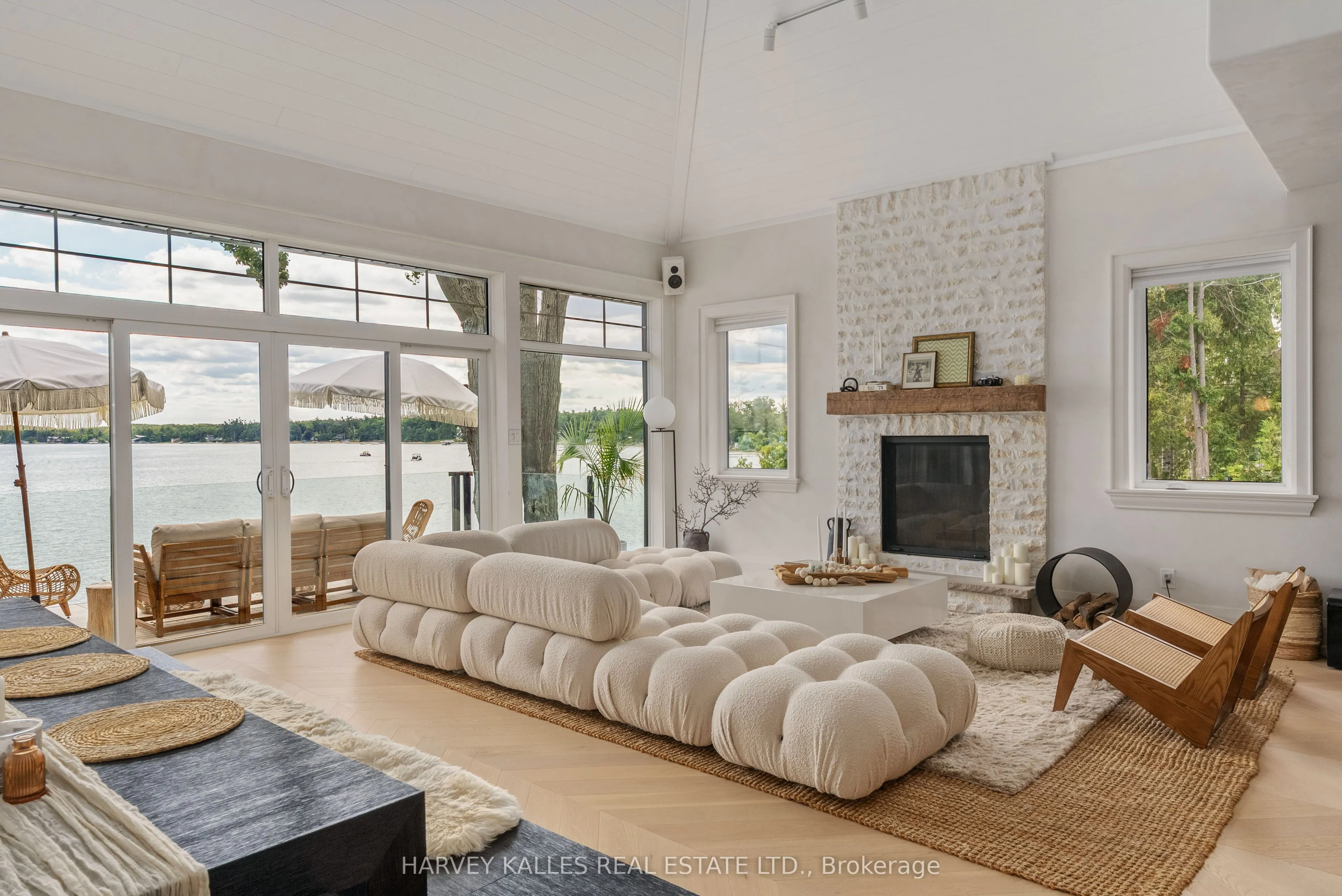 3421 Crescent Harbour Road