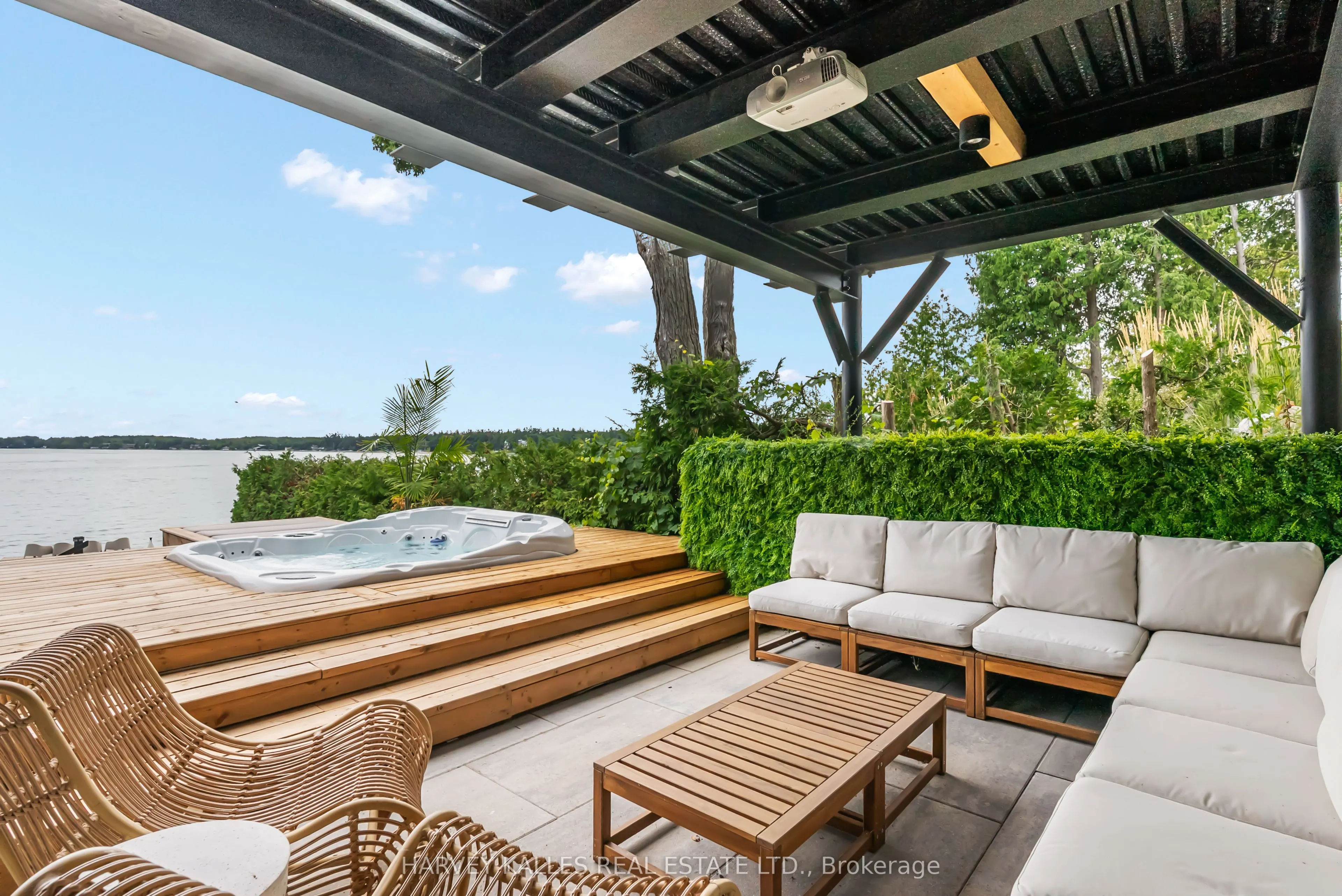3421 Crescent Harbour Road