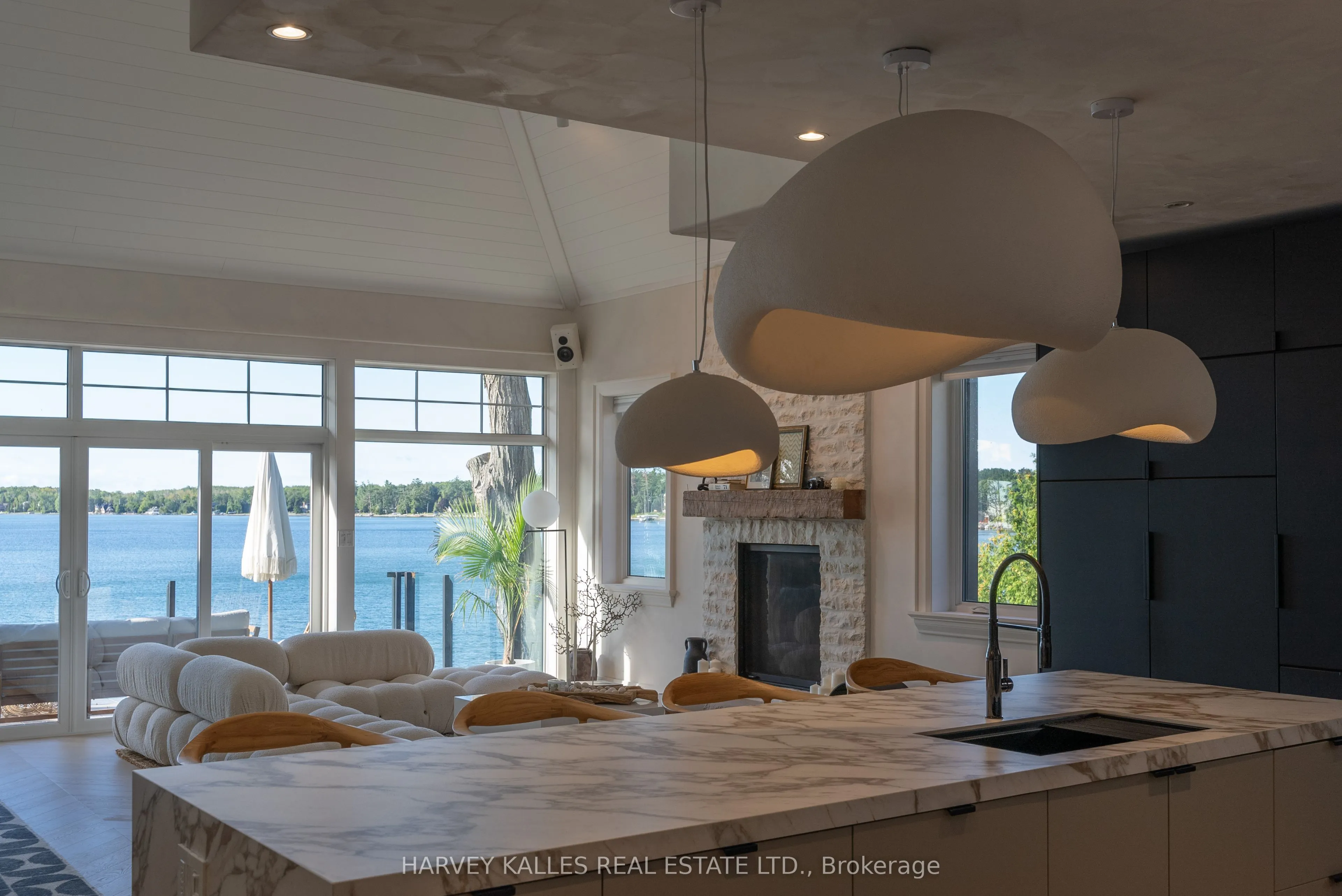 3421 Crescent Harbour Road