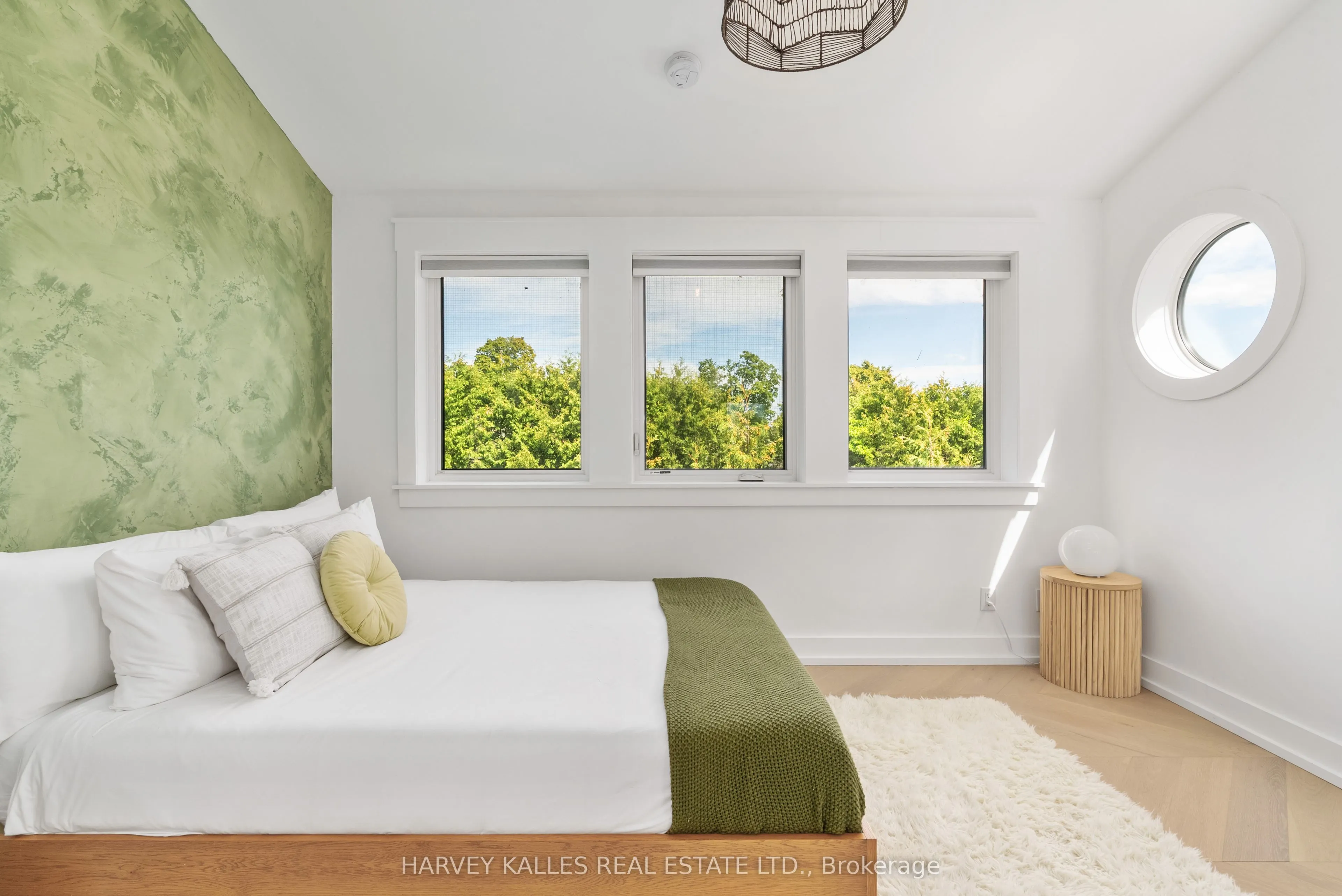 3421 Crescent Harbour Road