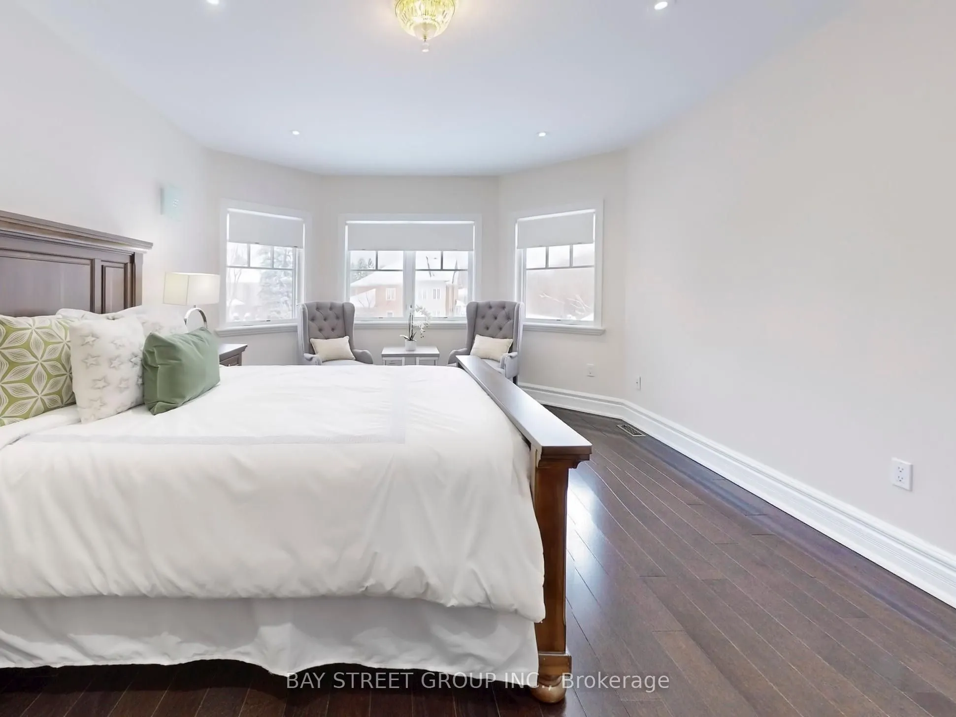 25 Brookshill Crescent