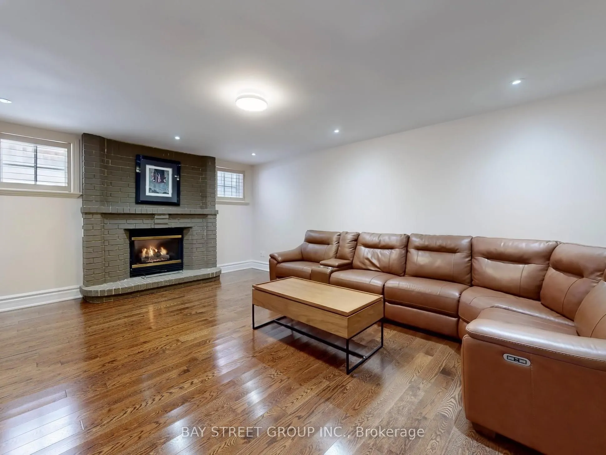 25 Brookshill Crescent