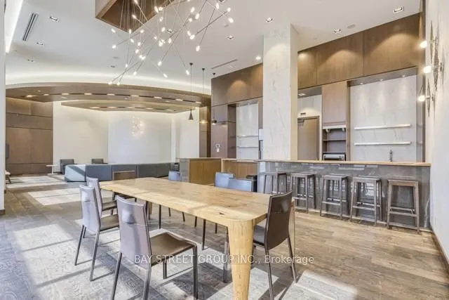 1 Uptown Drive, #1202