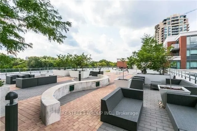 1 Uptown Drive, #1202