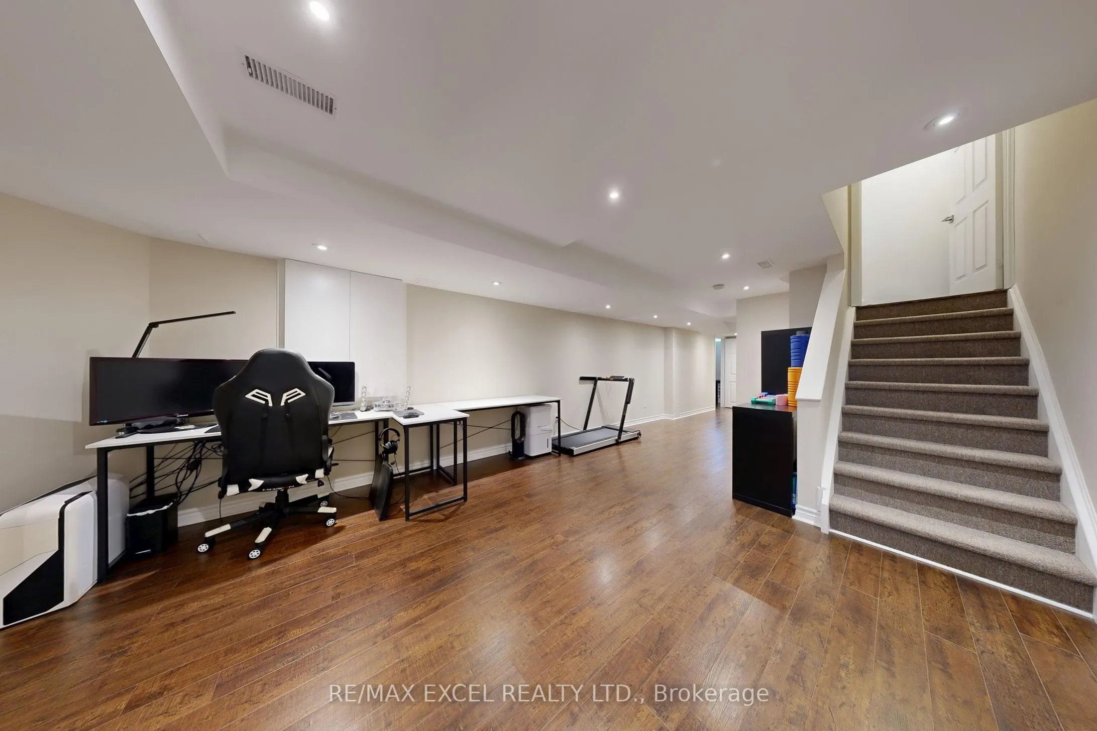 8 Hartmoor Street