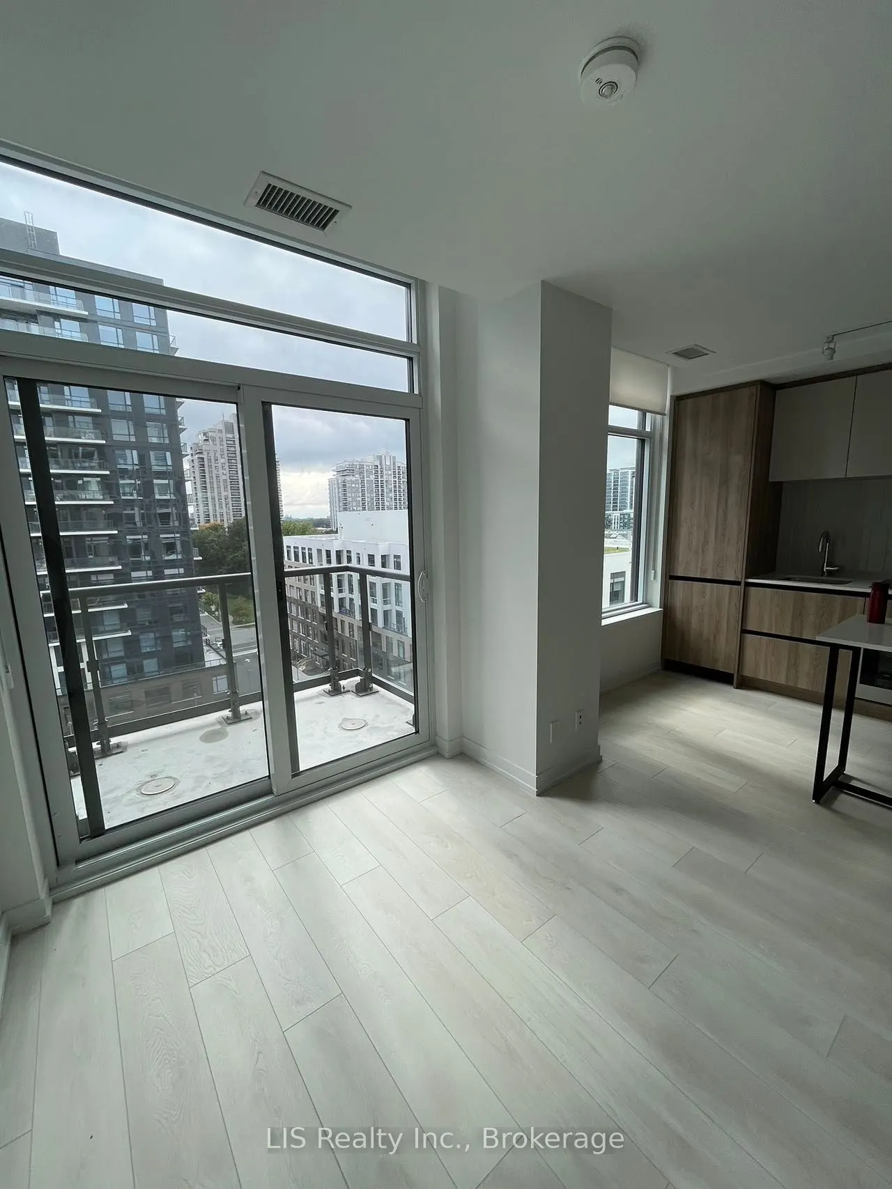 8 Beverley Glen Boulevard, #806