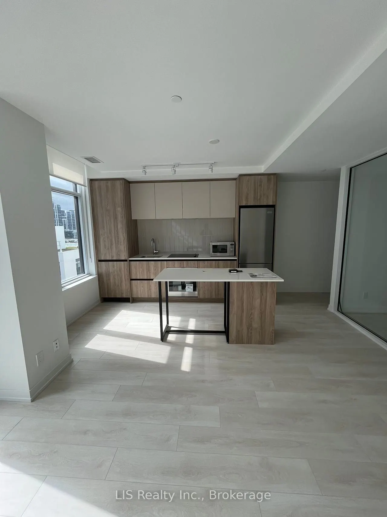 8 Beverley Glen Boulevard, #806
