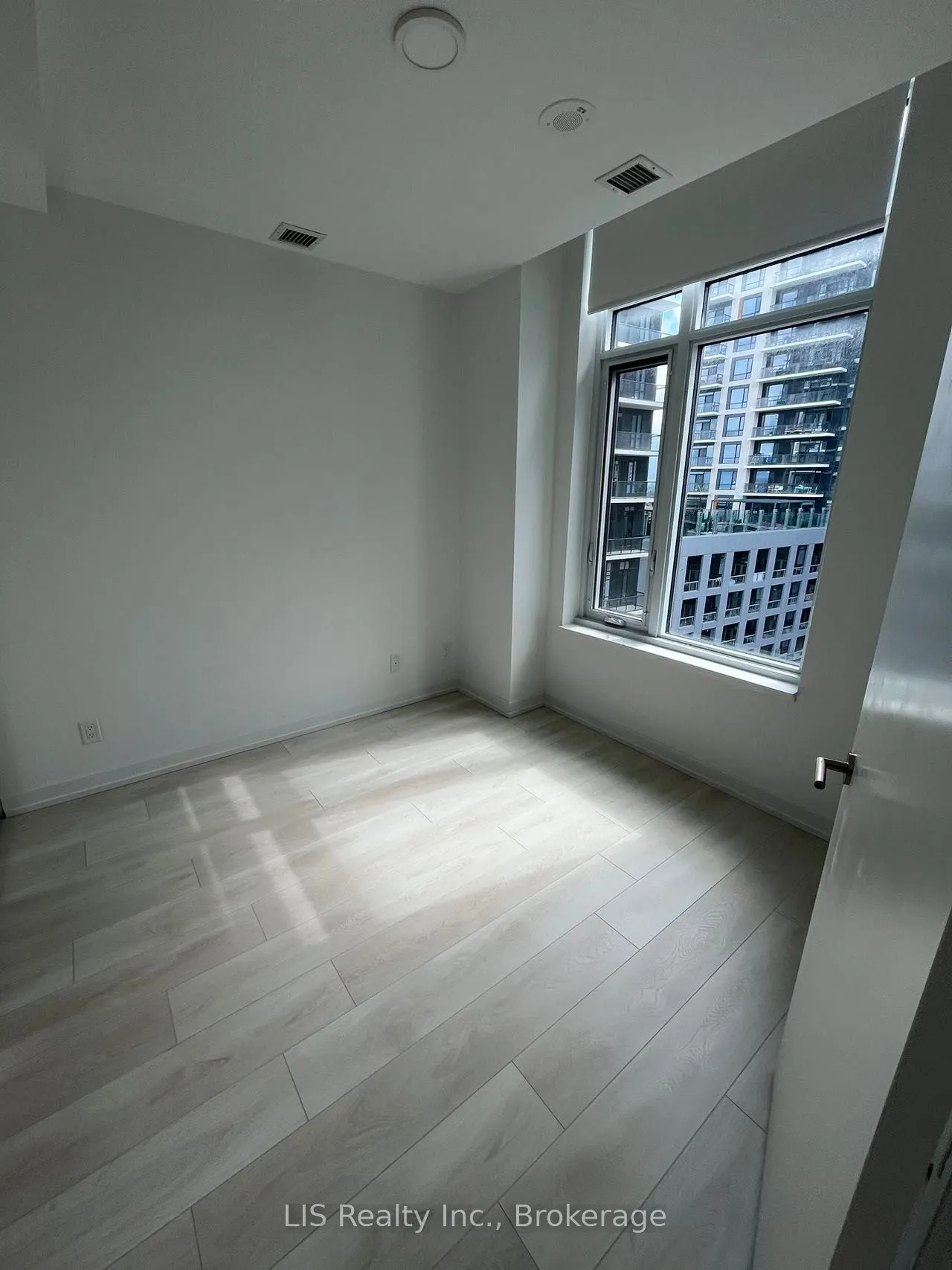 8 Beverley Glen Boulevard, #806