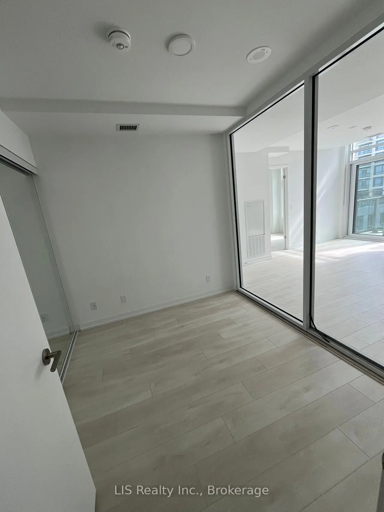 8 Beverley Glen Boulevard, #806