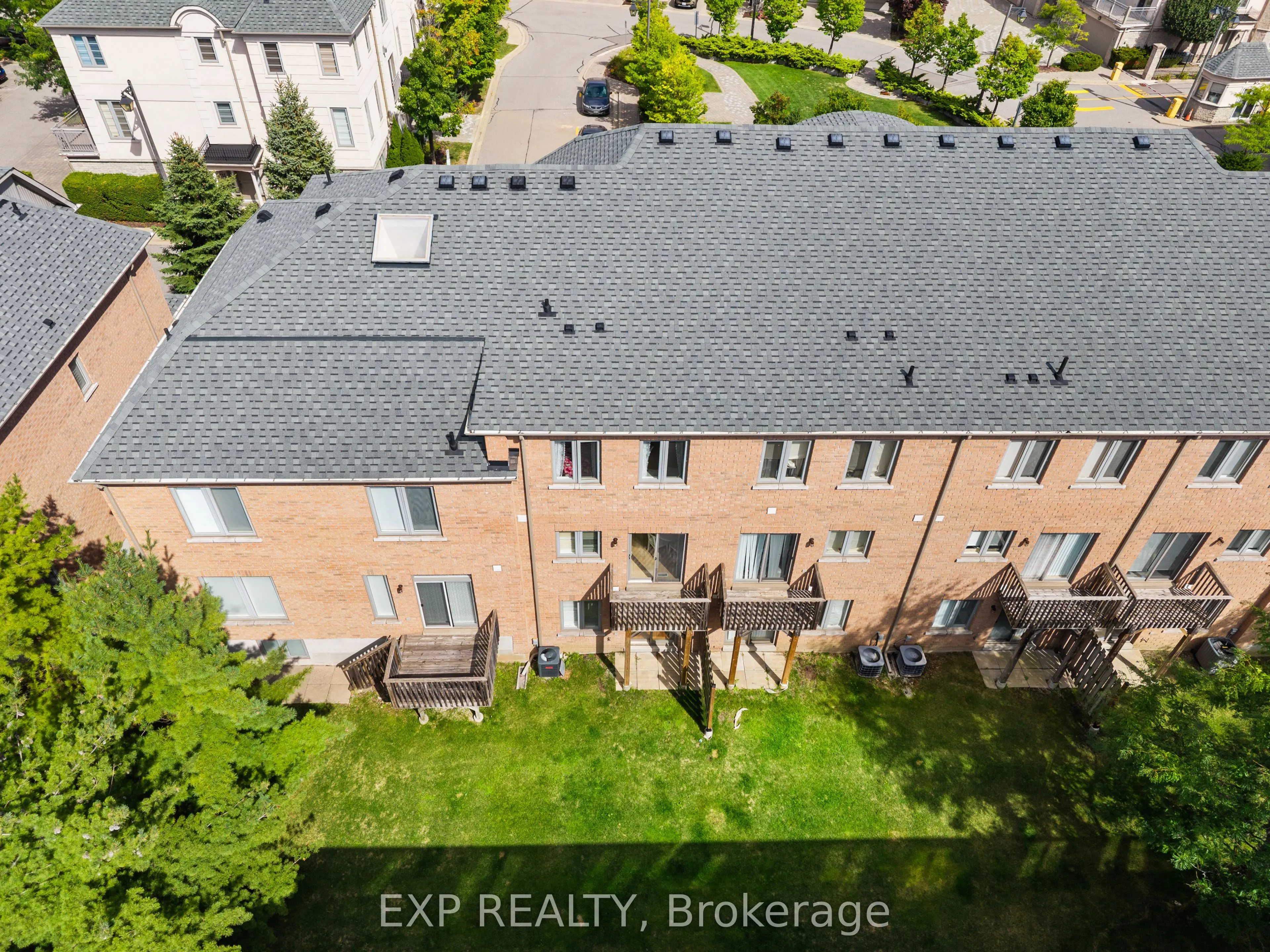 9133 Bayview Avenue, #90