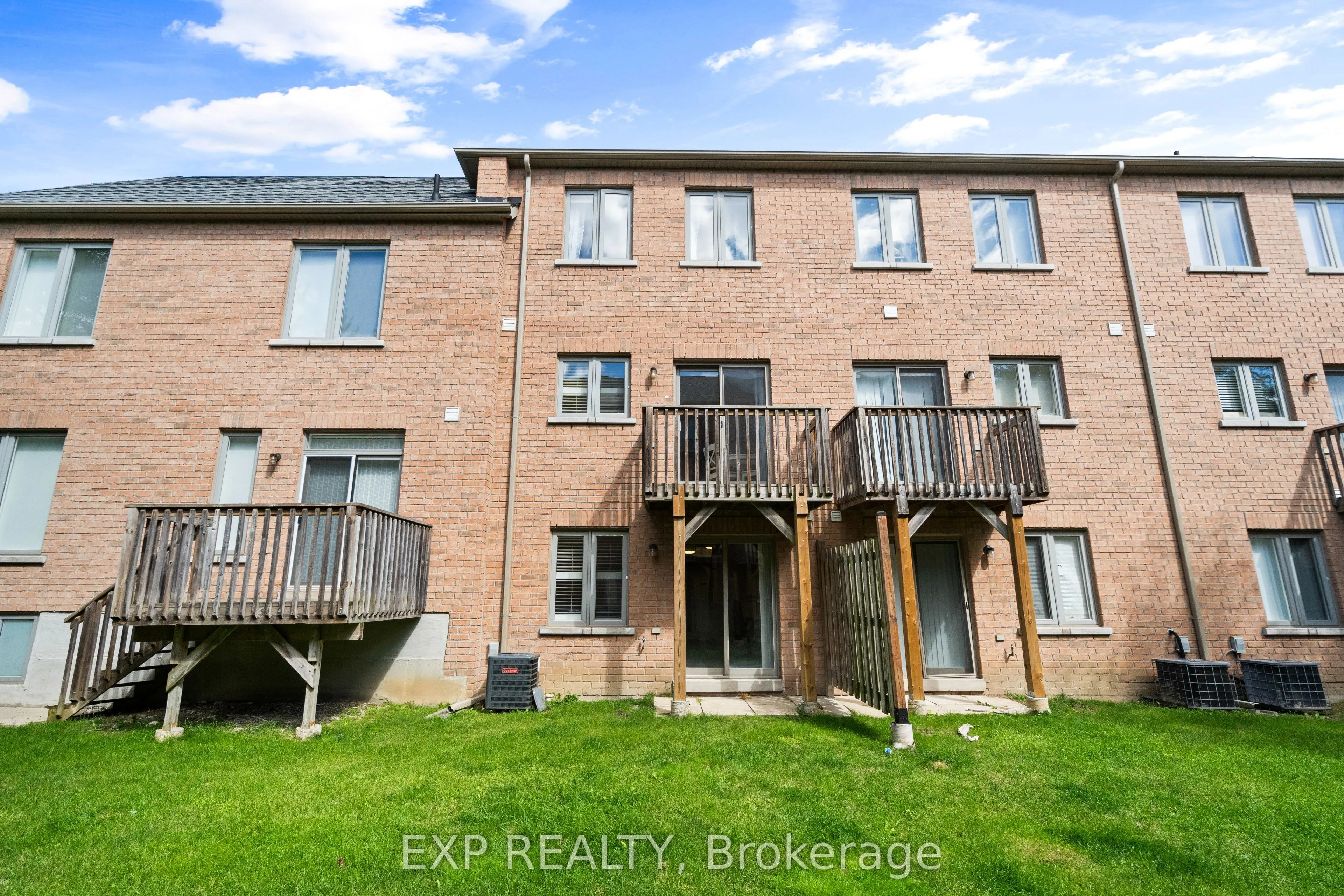 9133 Bayview Avenue, #90