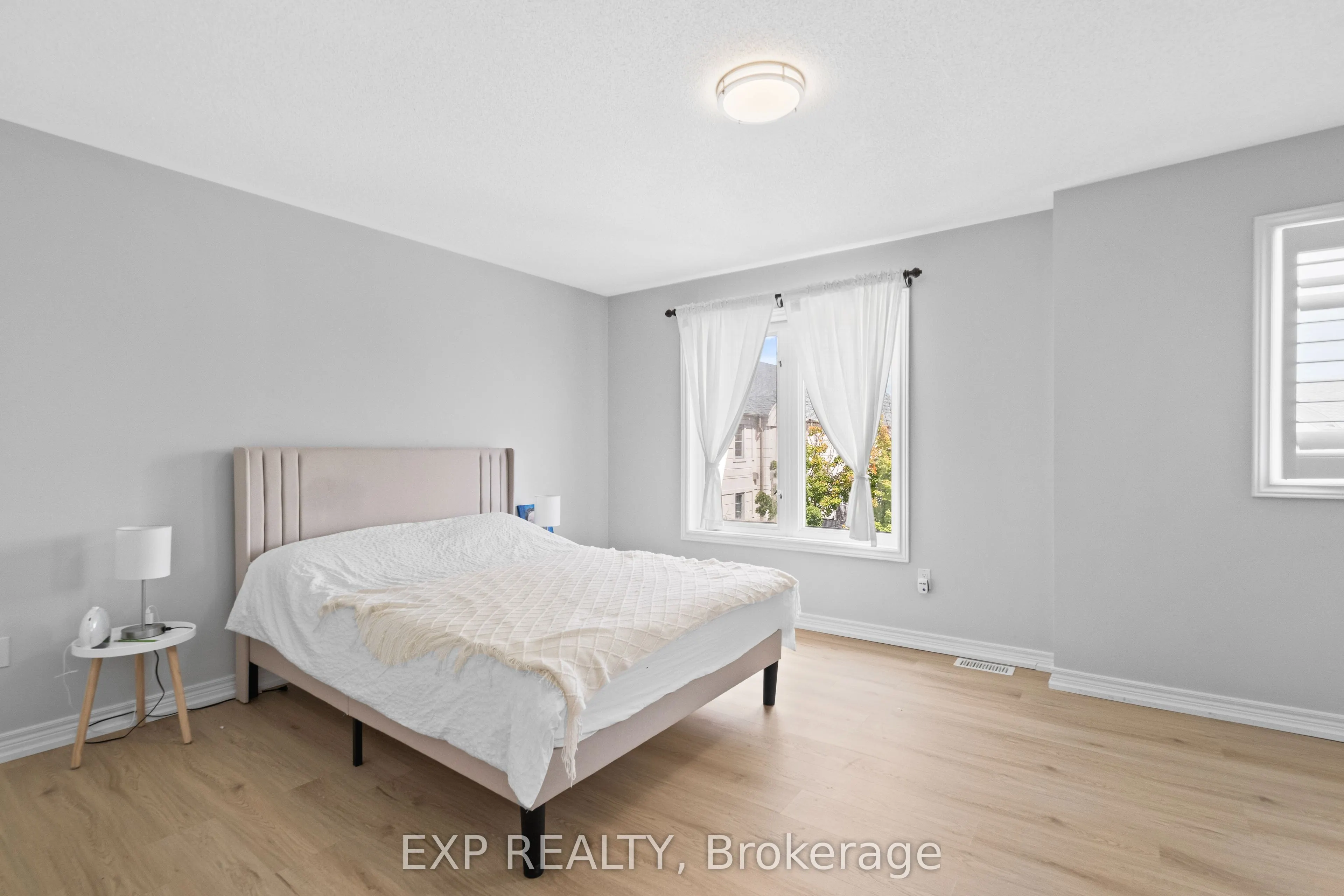 9133 Bayview Avenue, #90