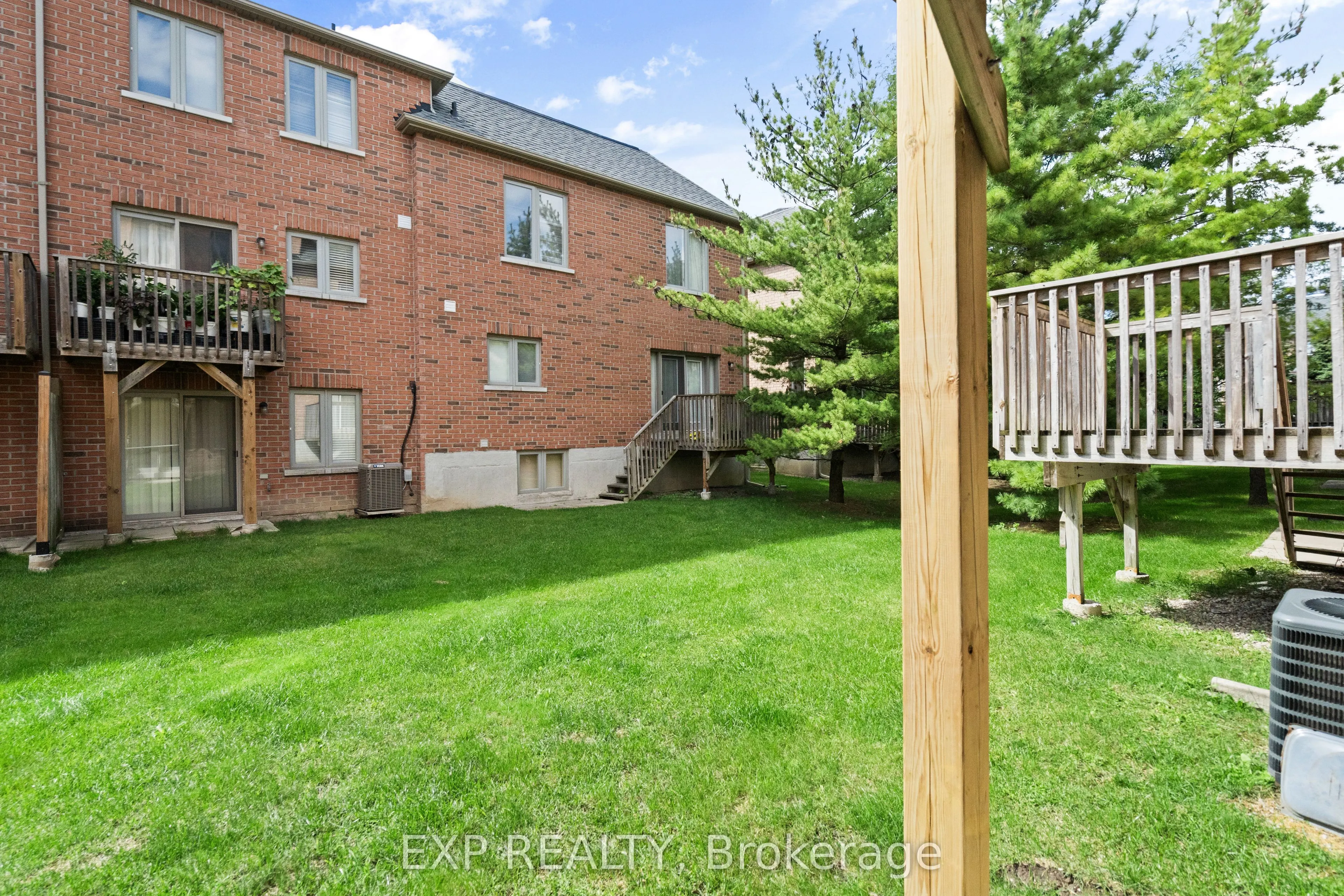 9133 Bayview Avenue, #90