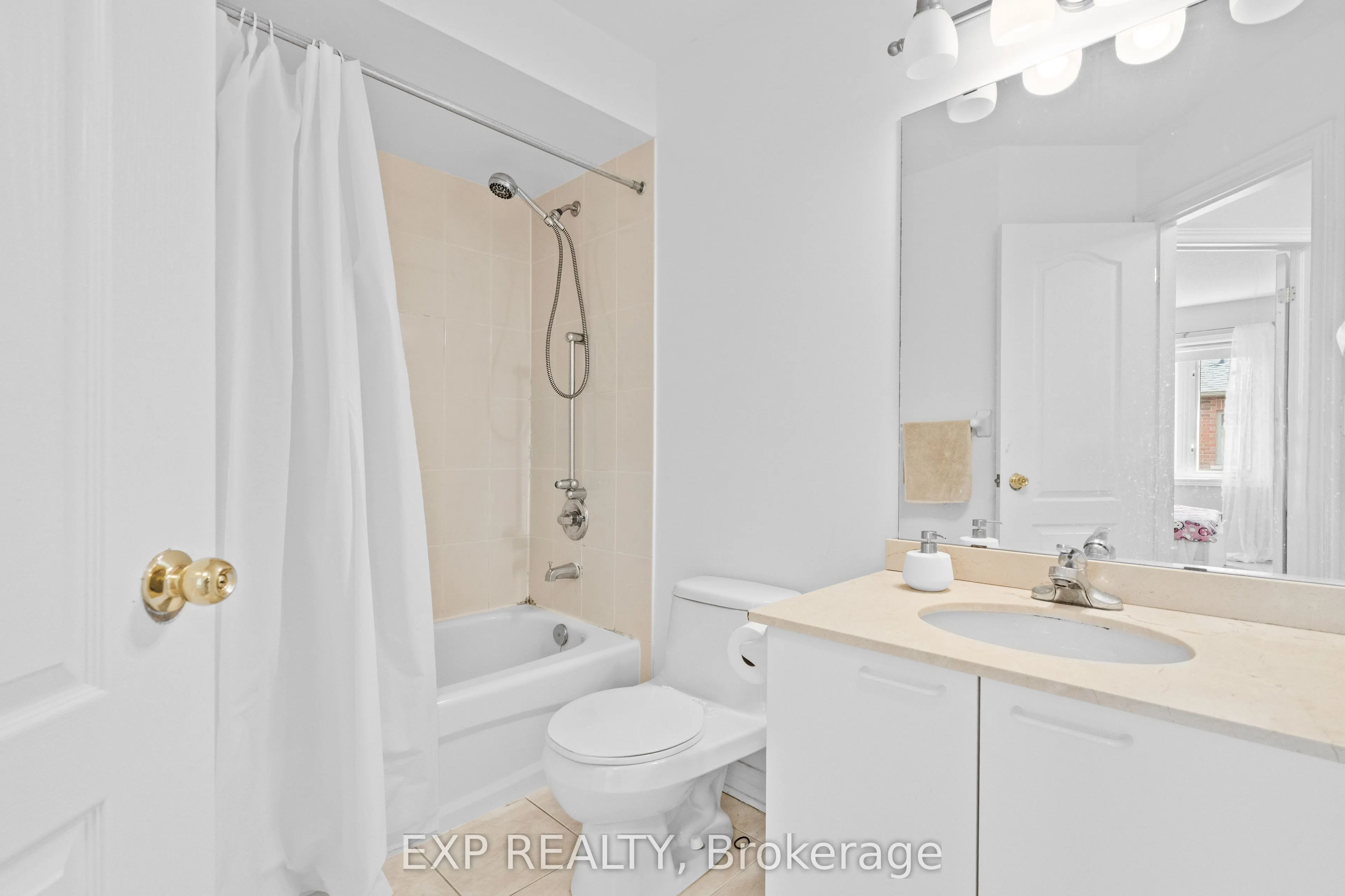 9133 Bayview Avenue, #90