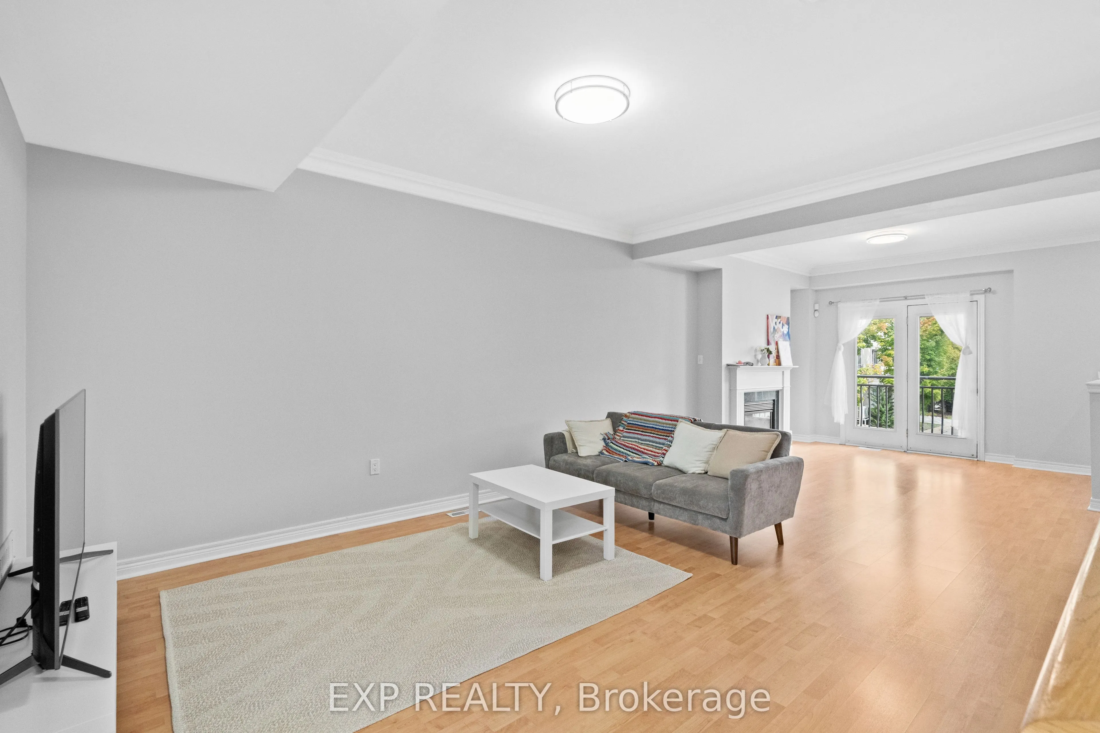 9133 Bayview Avenue, #90