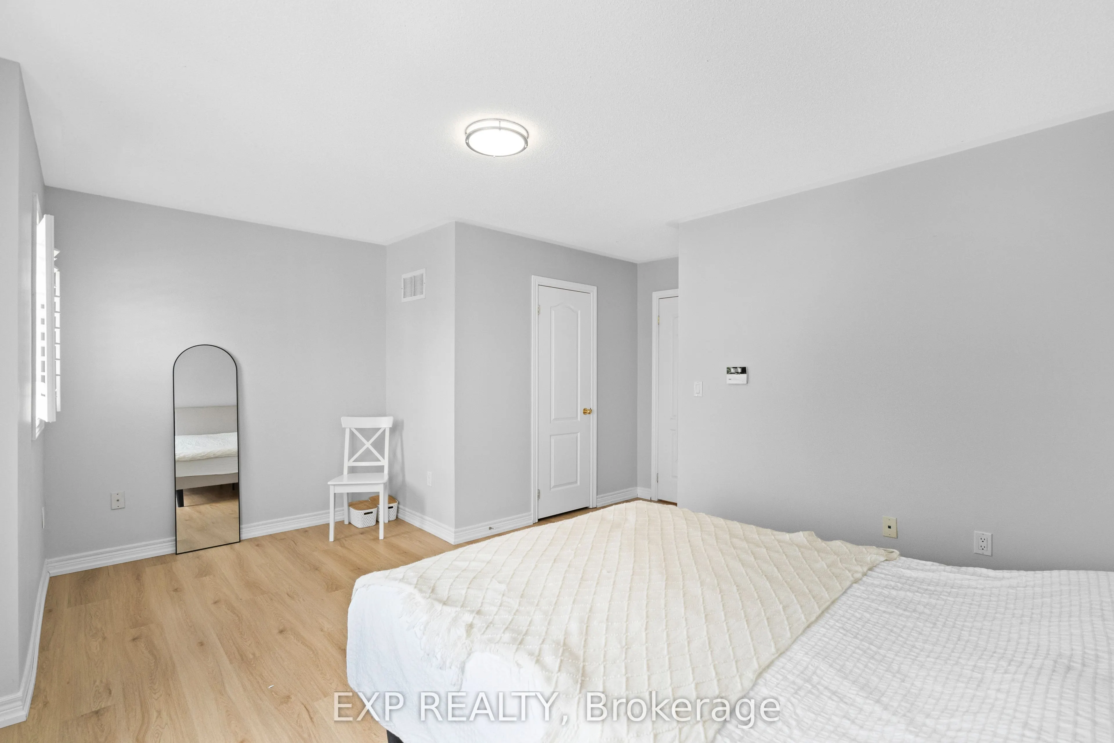 9133 Bayview Avenue, #90