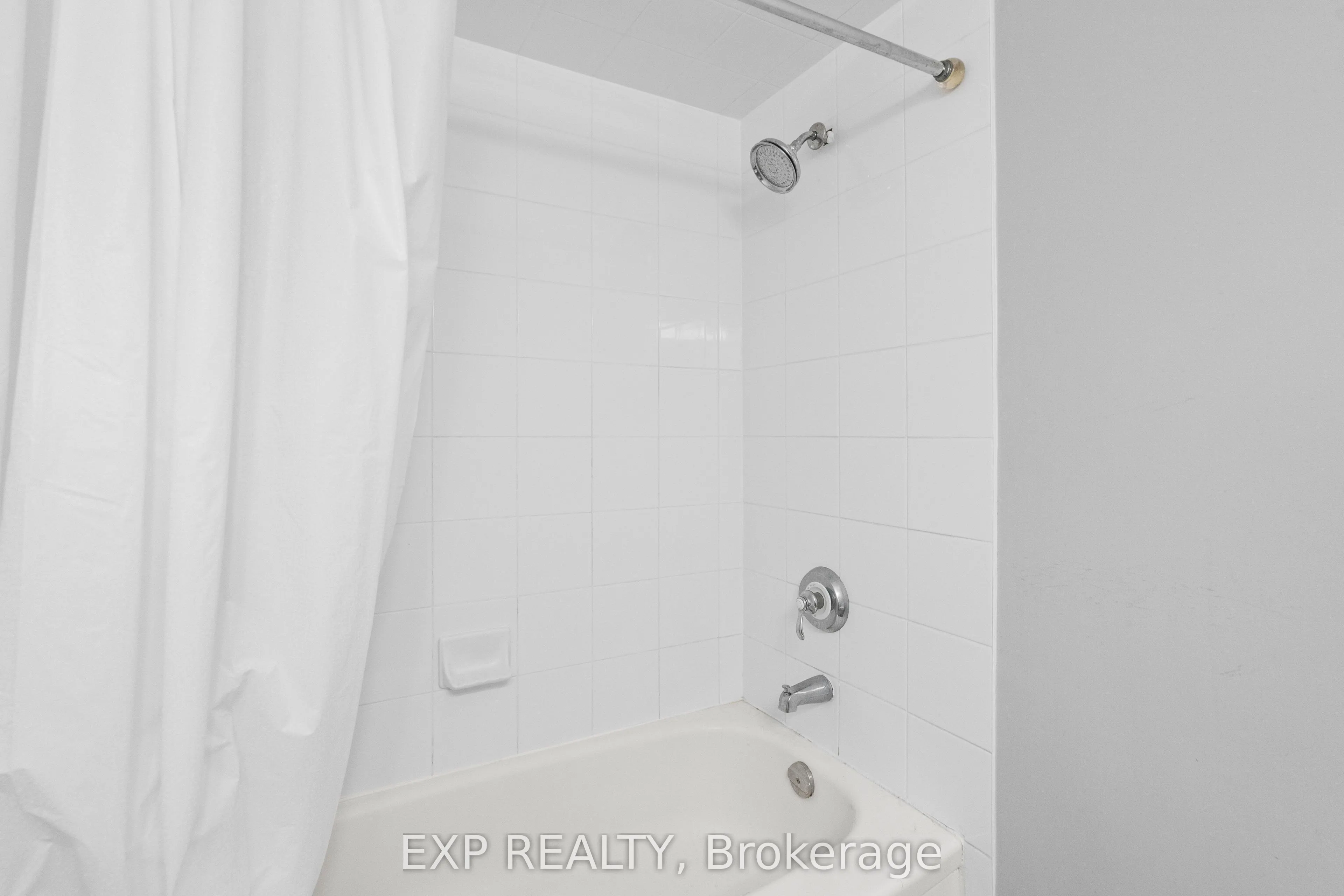 9133 Bayview Avenue, #90