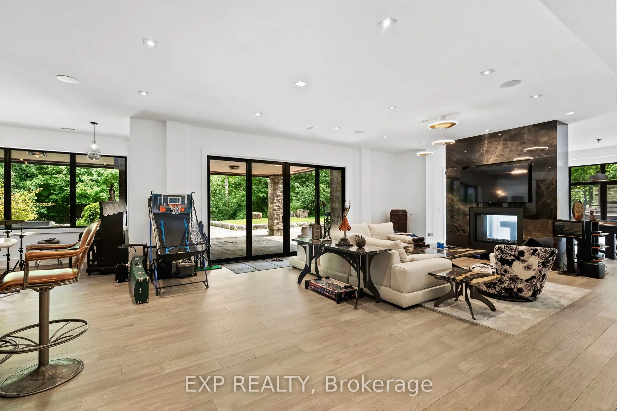 8 Cachet Parkway