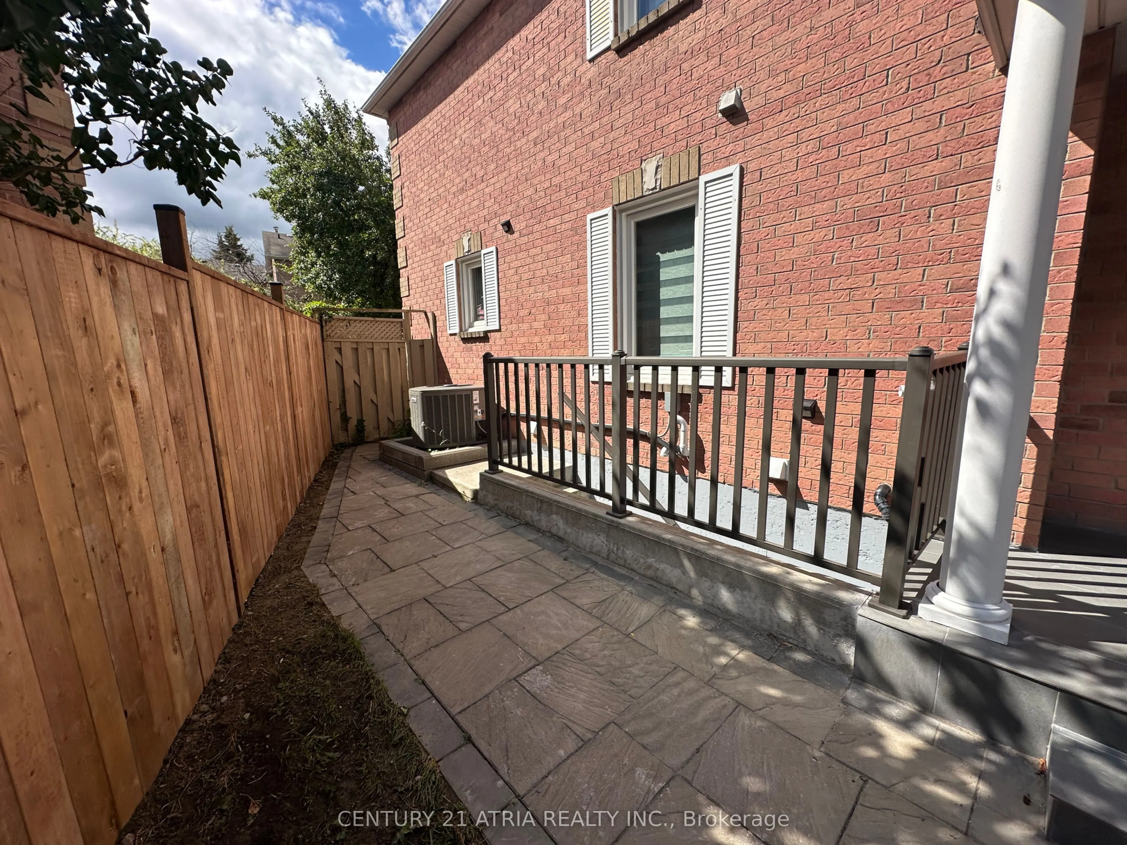 60 Steepleview Crescent