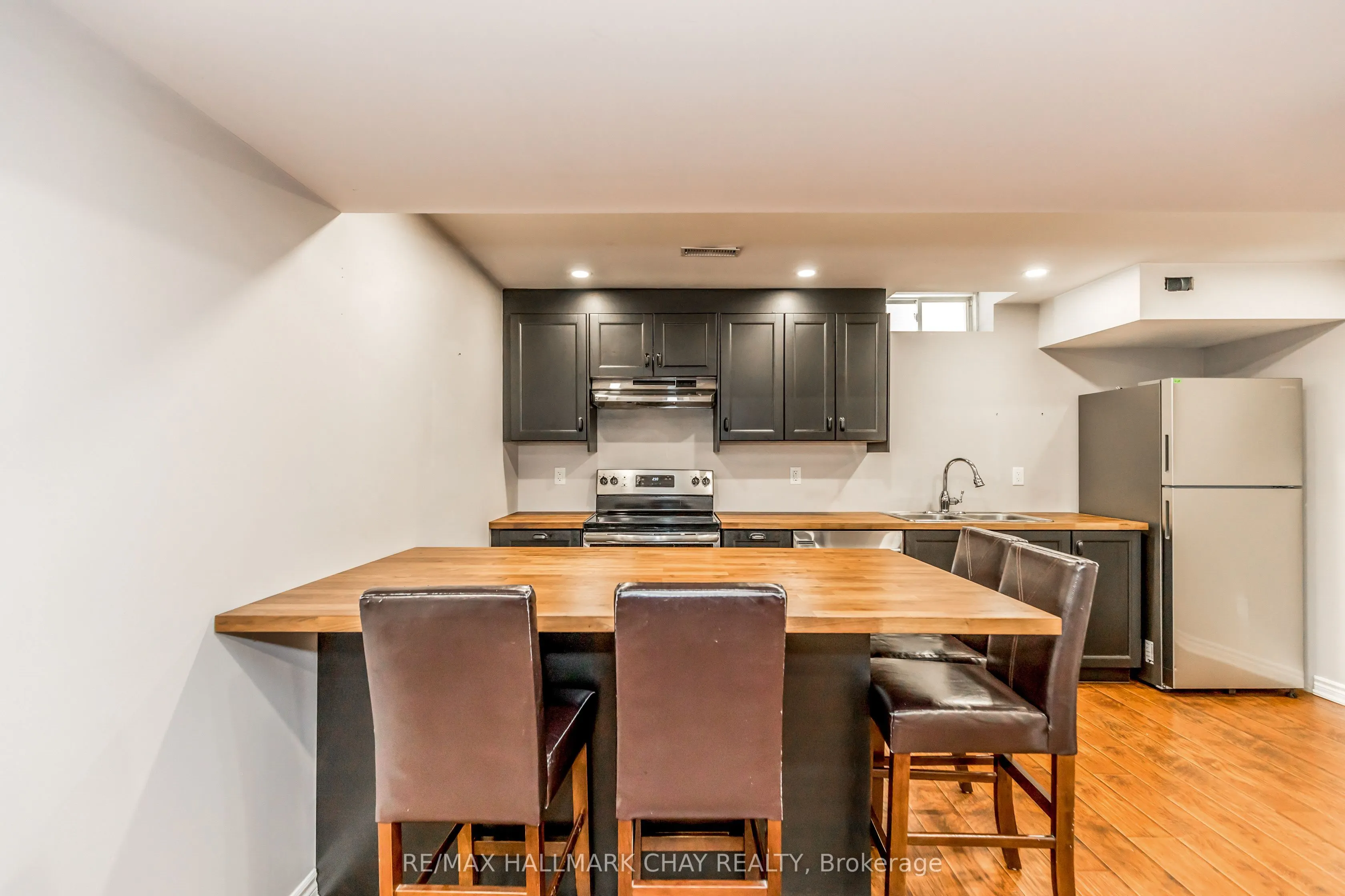 160 Golden Gate Circle, #Lower