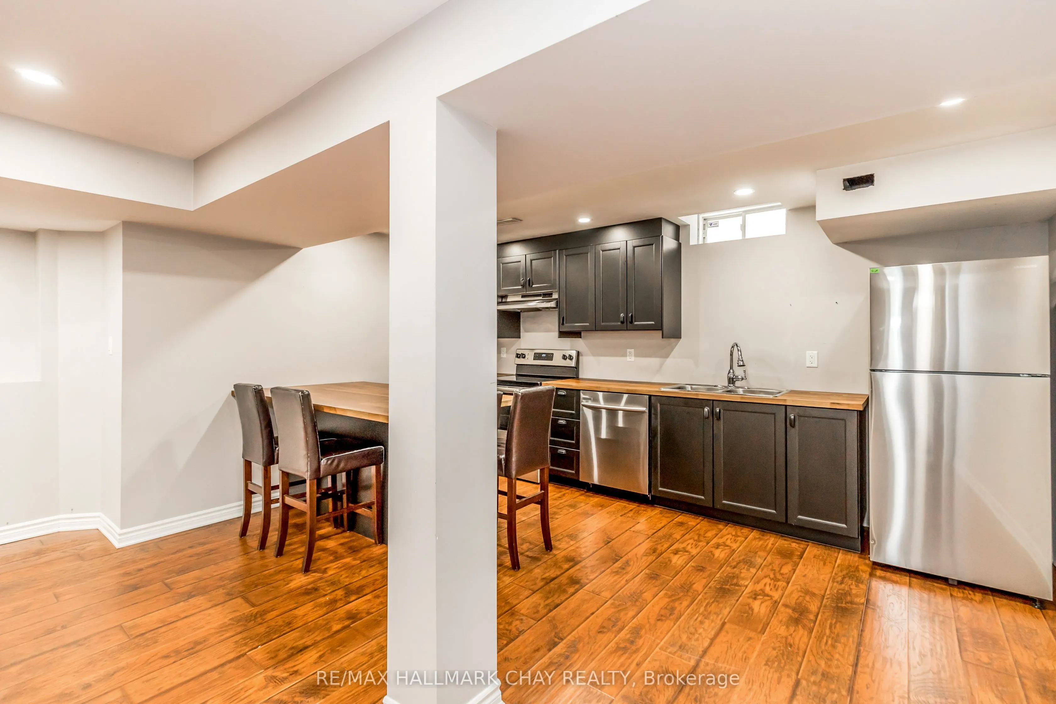 160 Golden Gate Circle, #Lower