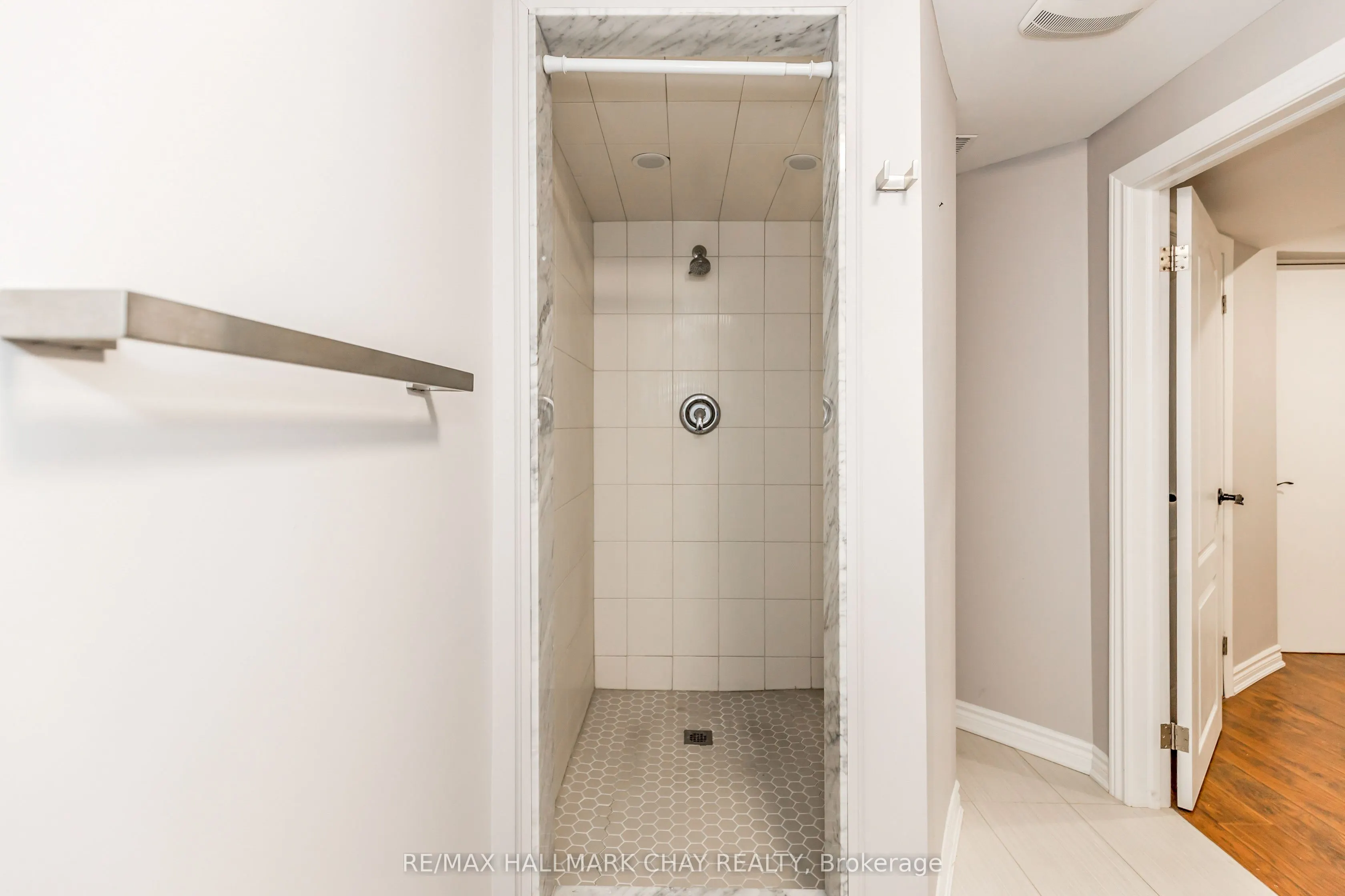 160 Golden Gate Circle, #Lower
