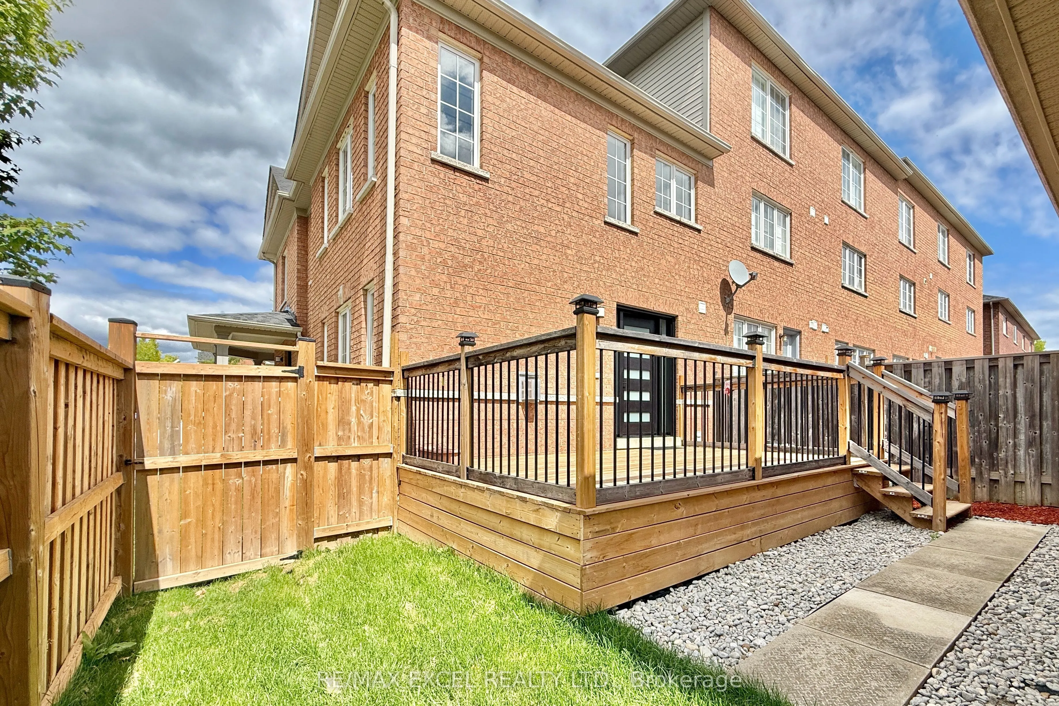 455 White's Hill Avenue