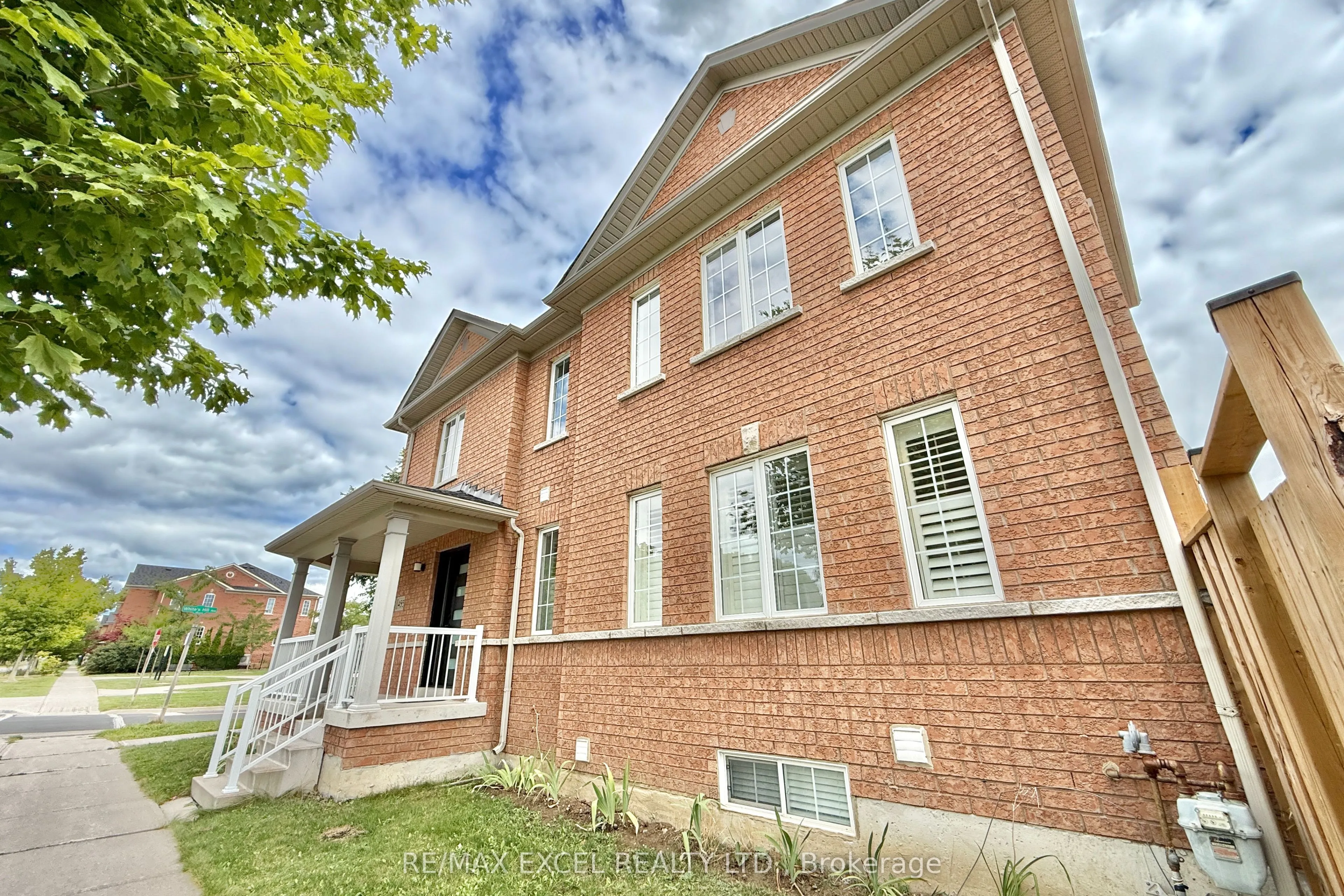 455 White's Hill Avenue